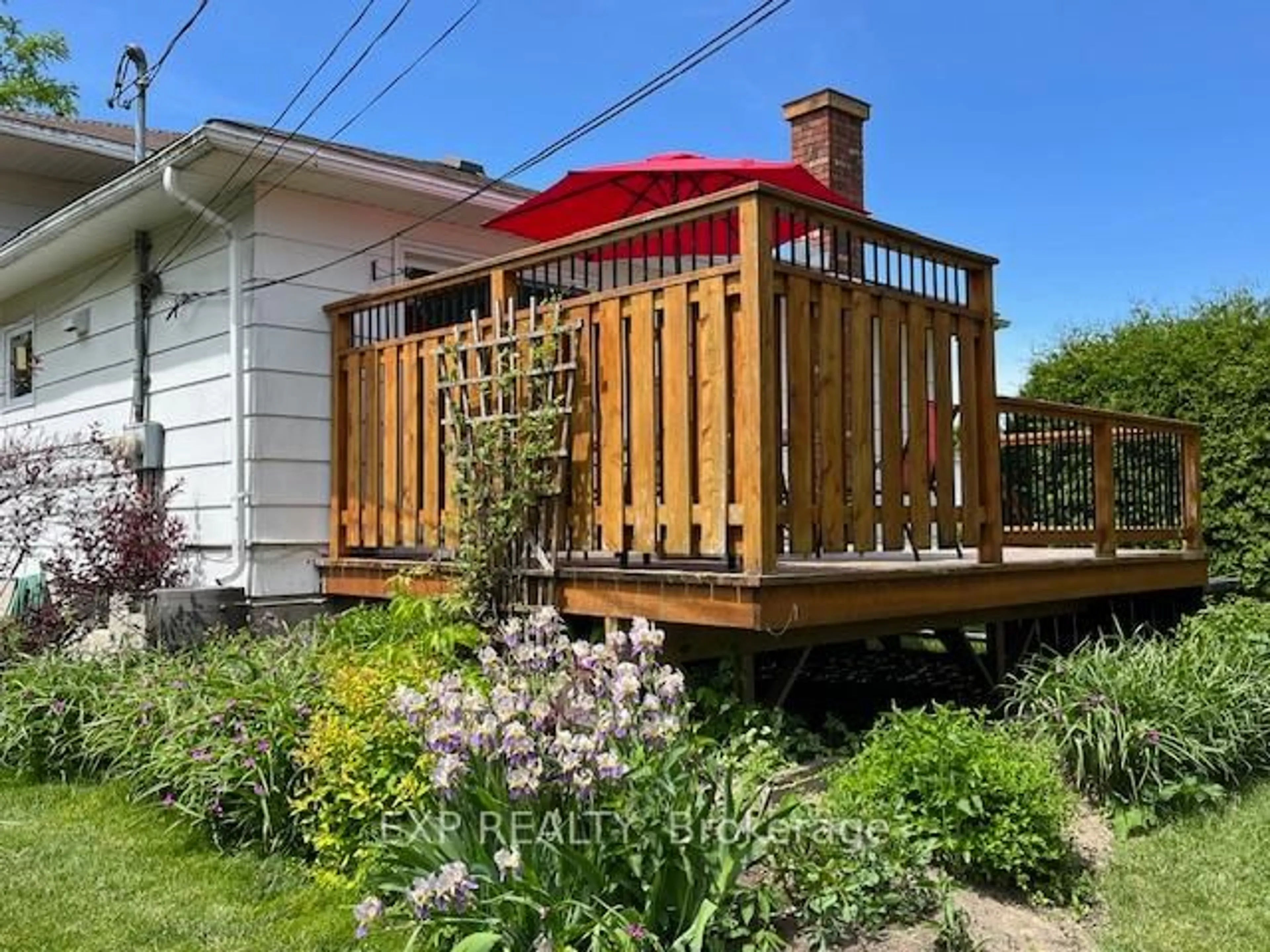 Patio, street for 320 Francis St, Renfrew Ontario K7V 4L7