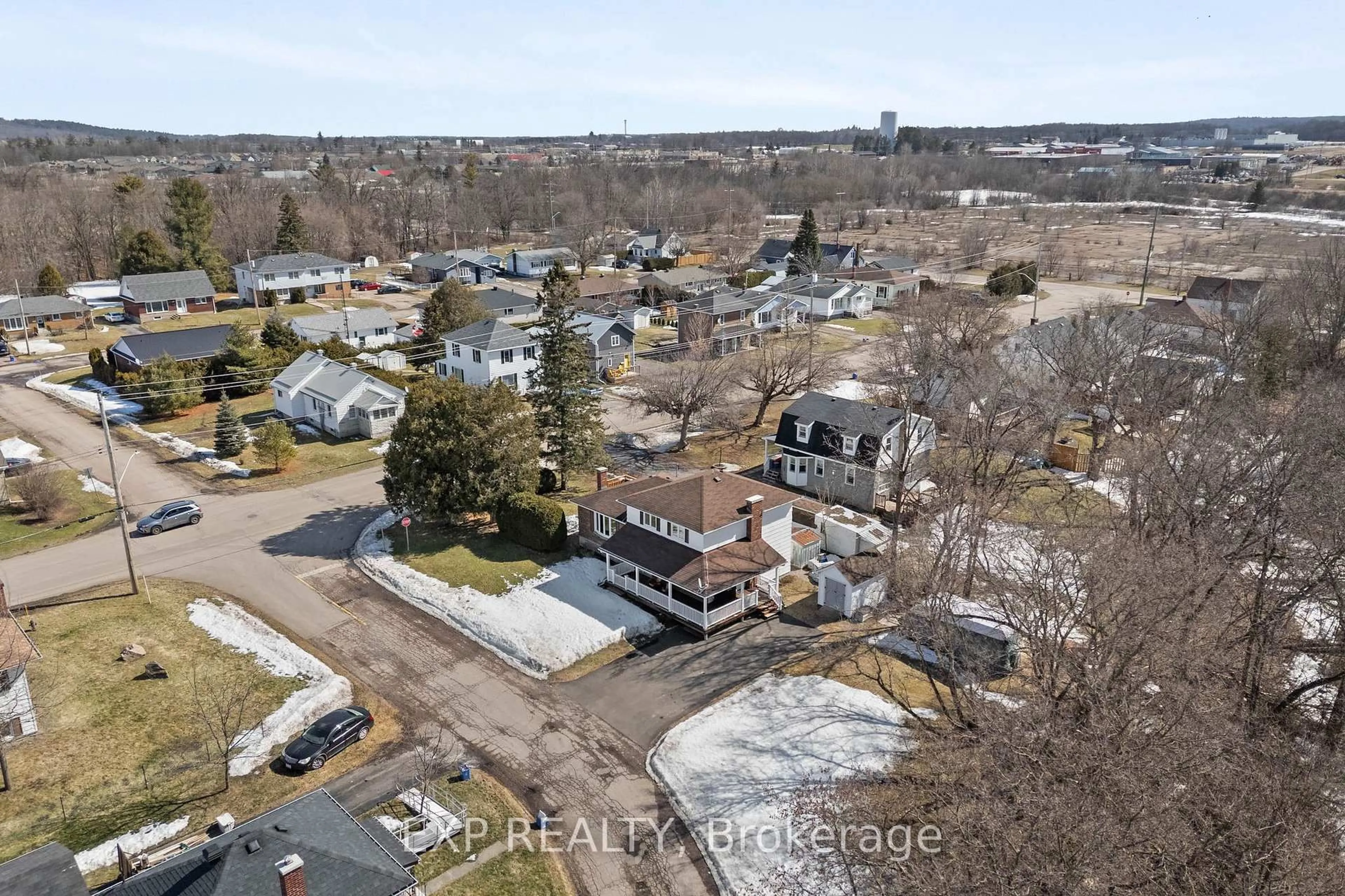 A pic from outside/outdoor area/front of a property/back of a property/a pic from drone, unknown for 320 Francis St, Renfrew Ontario K7V 4L7