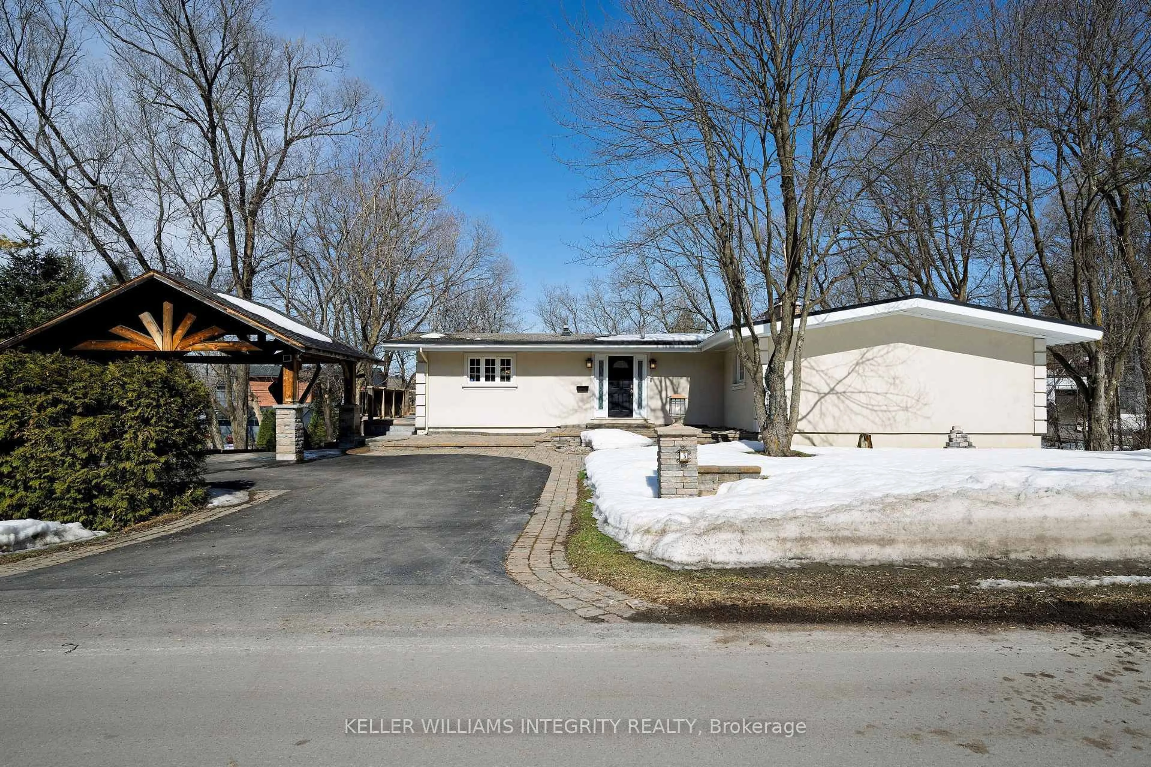 A pic from outside/outdoor area/front of a property/back of a property/a pic from drone, street for 3 Briarcliffe Dr, Ottawa Ontario K1J 6E3