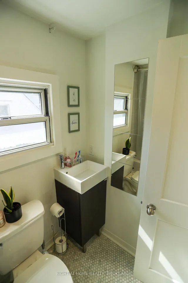 Additional image 8 of 304 Rosslyn Ave