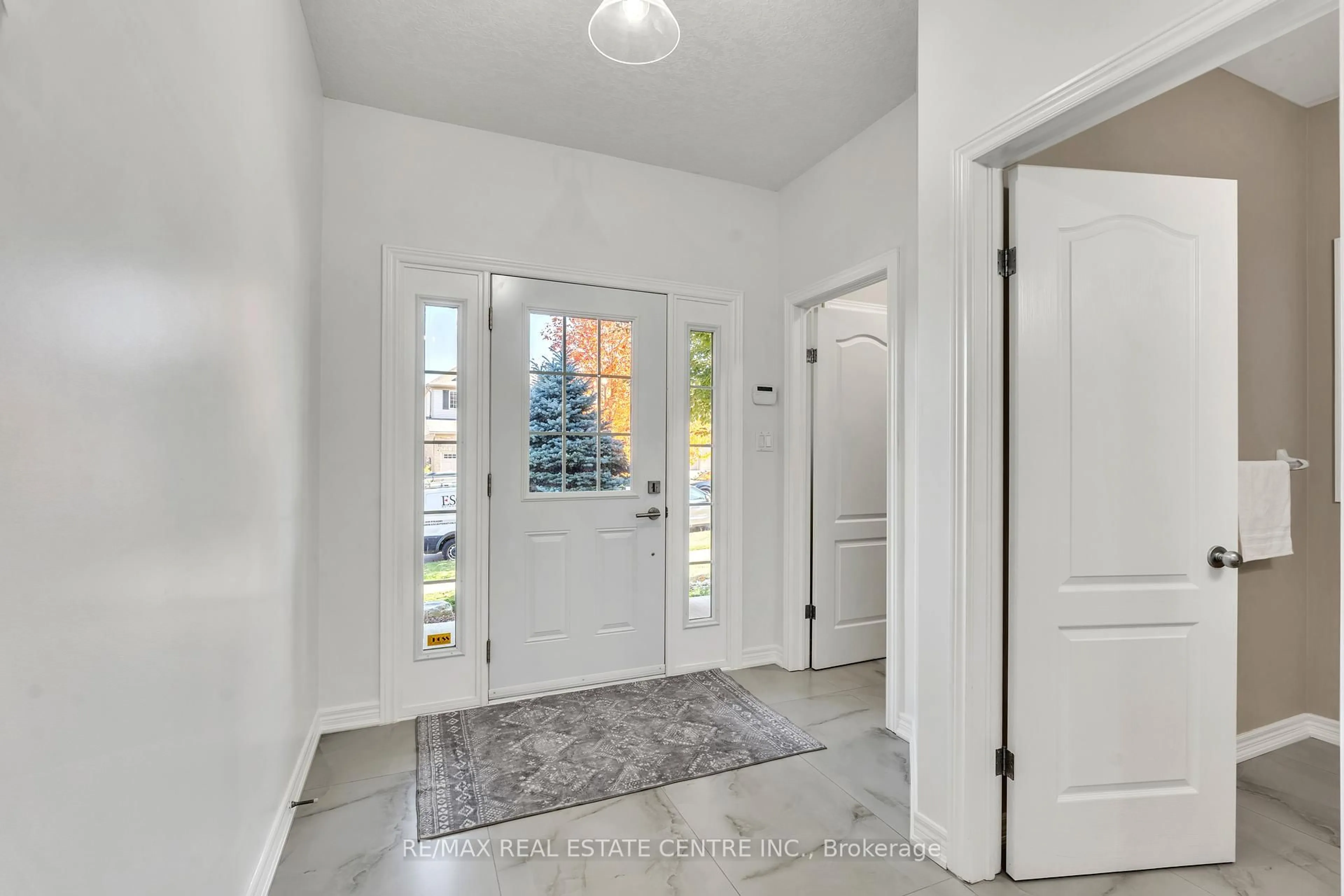 Indoor entryway for 48 Isaiah Dr, Kitchener Ontario N2E 0B2