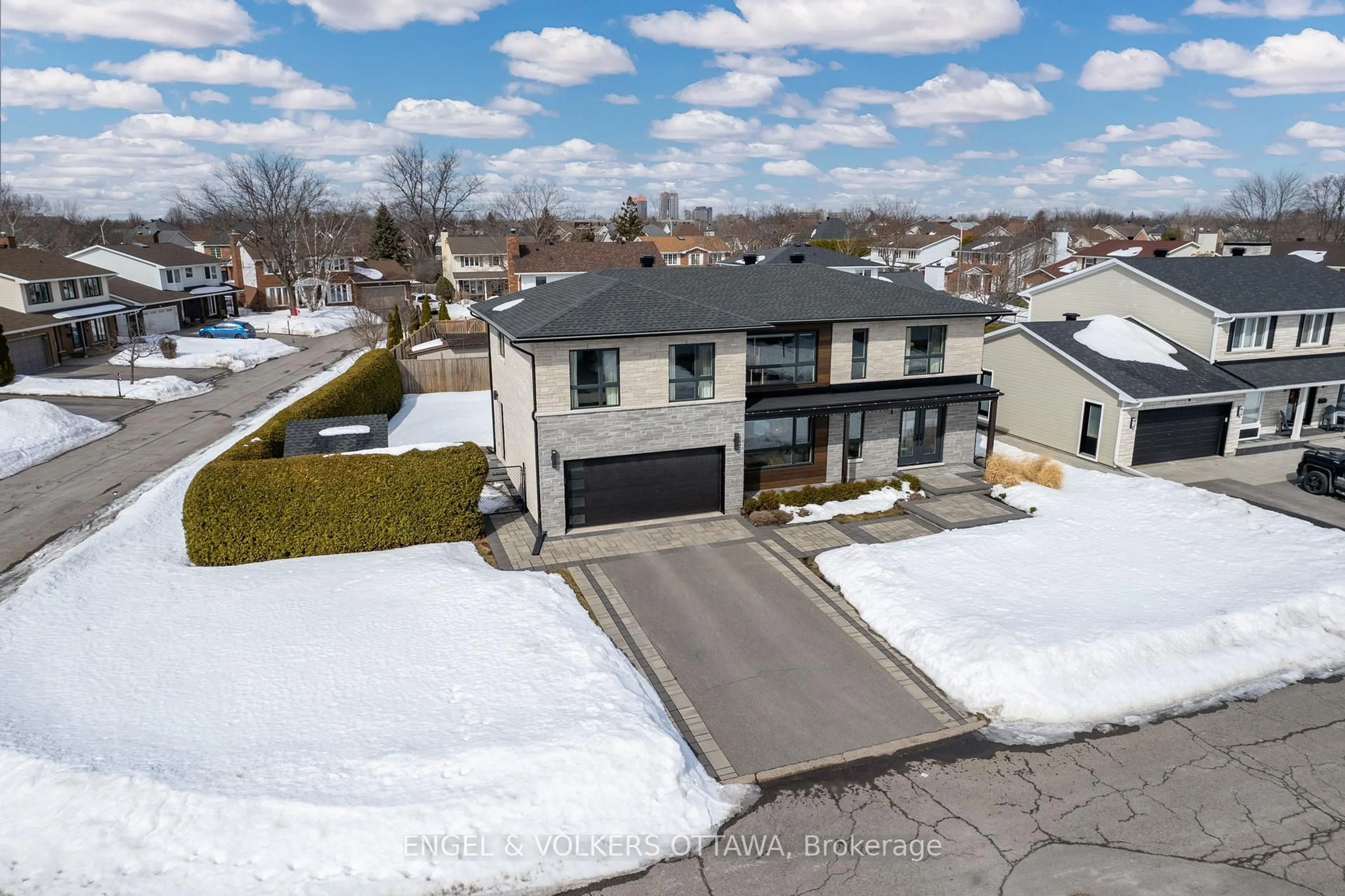 A pic from outside/outdoor area/front of a property/back of a property/a pic from drone, street for 8 Roselawn Crt, South of Baseline to Knoxdale Ontario K2G 4J2