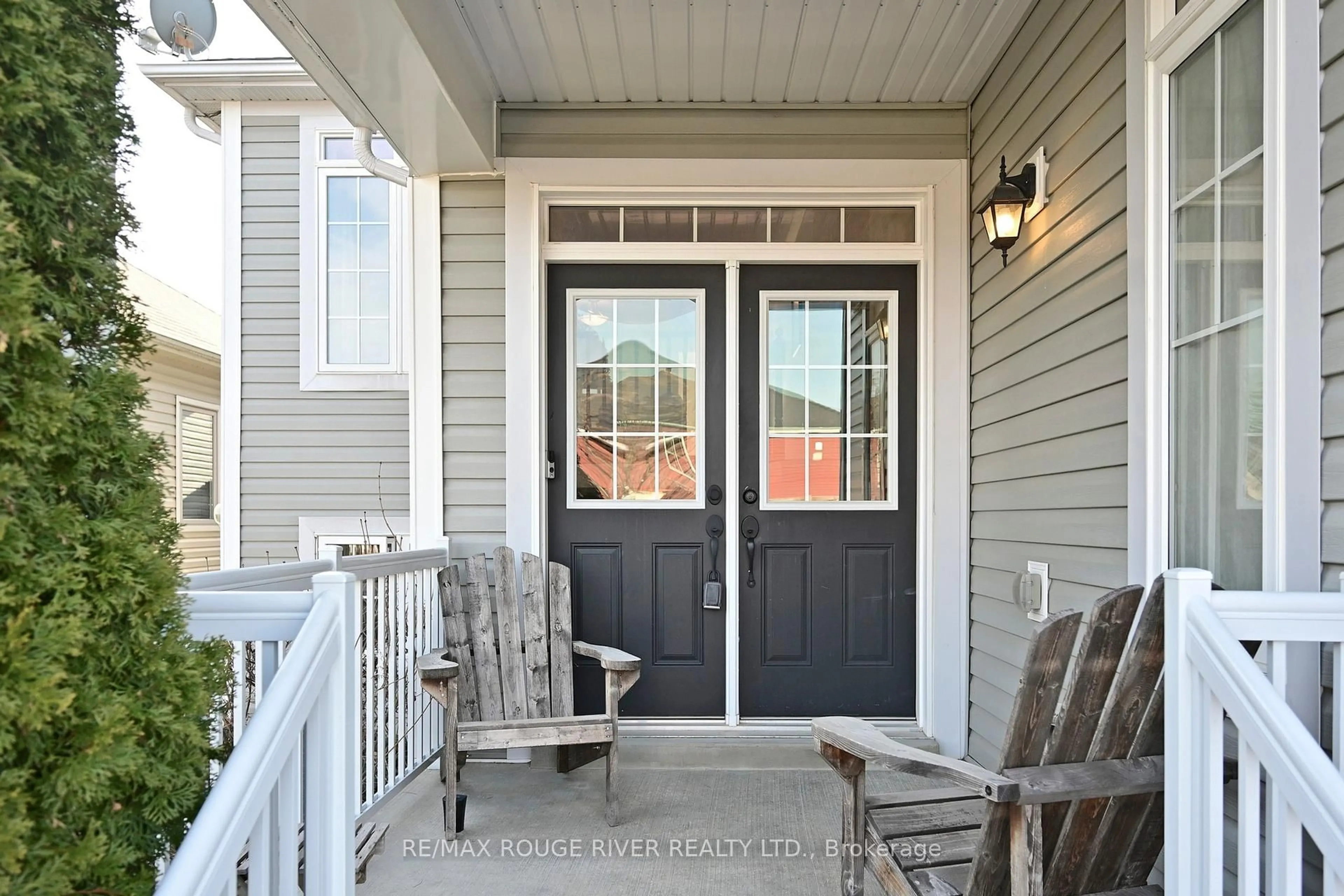 Indoor entryway for 18 Grainger Cres, Port Hope Ontario L1A 0B8