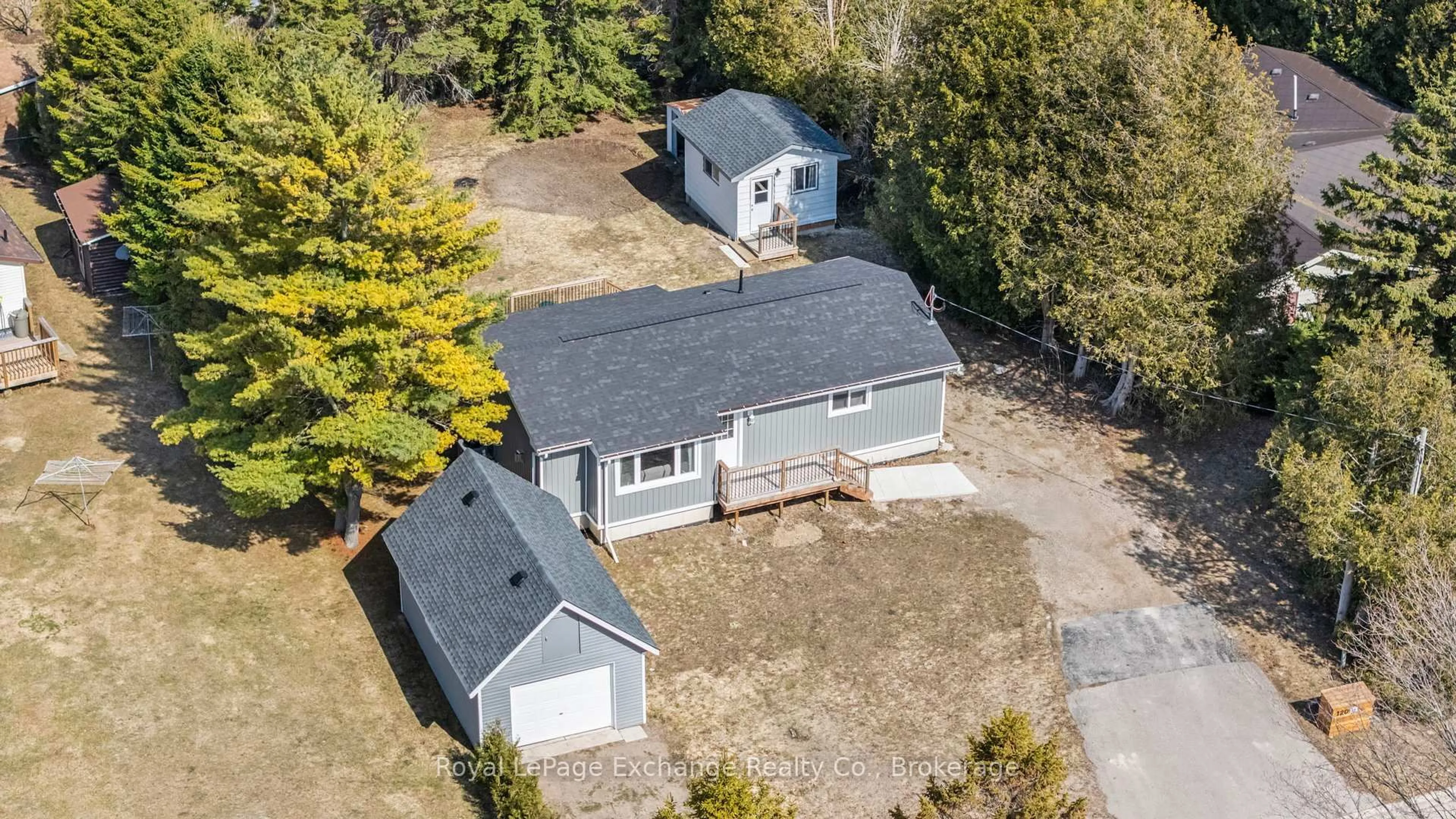 A pic from outside/outdoor area/front of a property/back of a property/a pic from drone, street for 120 Seneca St, Huron-Kinloss Ontario N2Z 2X3