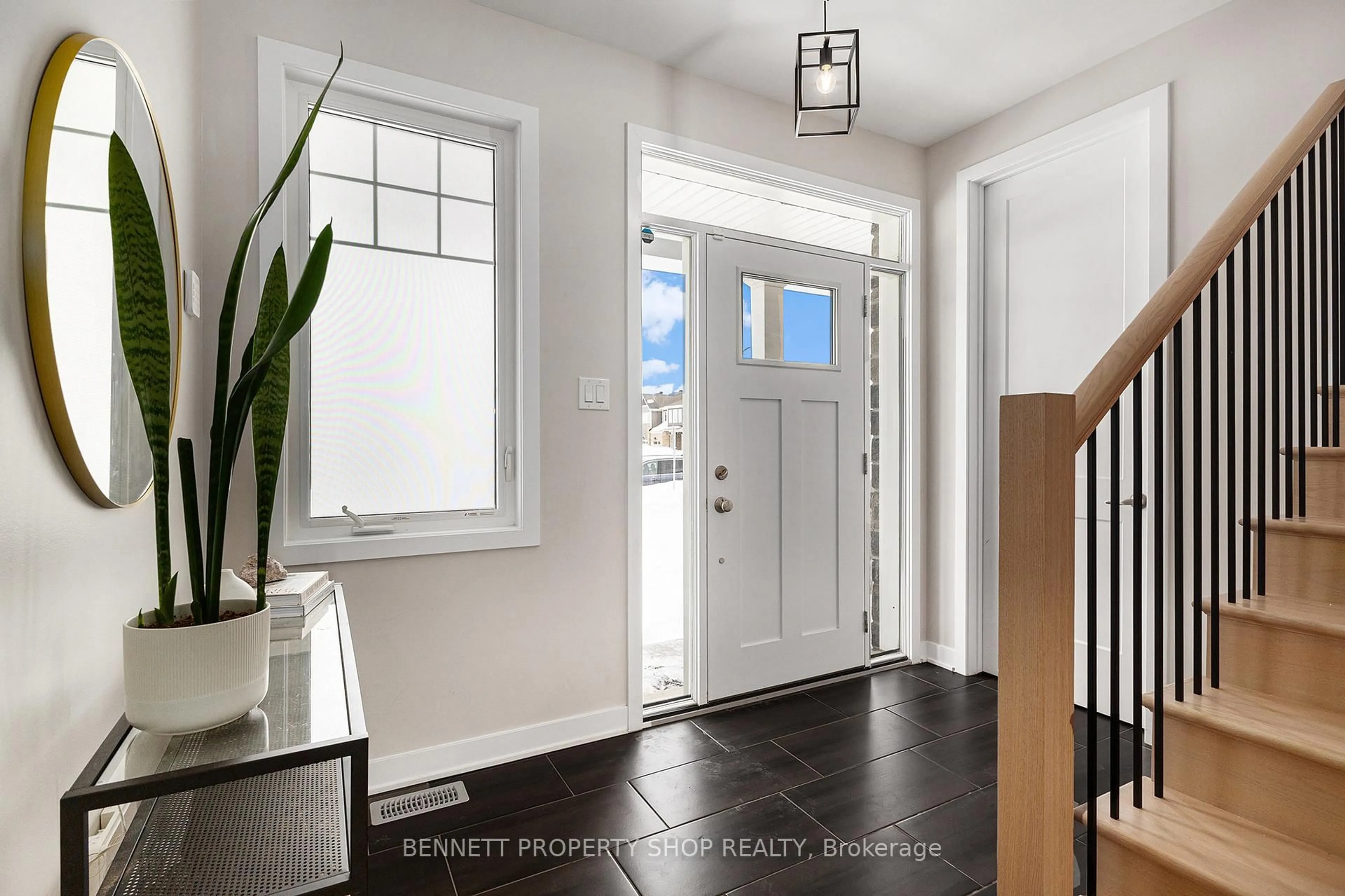 Indoor entryway for 639 Terrier Circ, Richmond Ontario K0A 2Z0