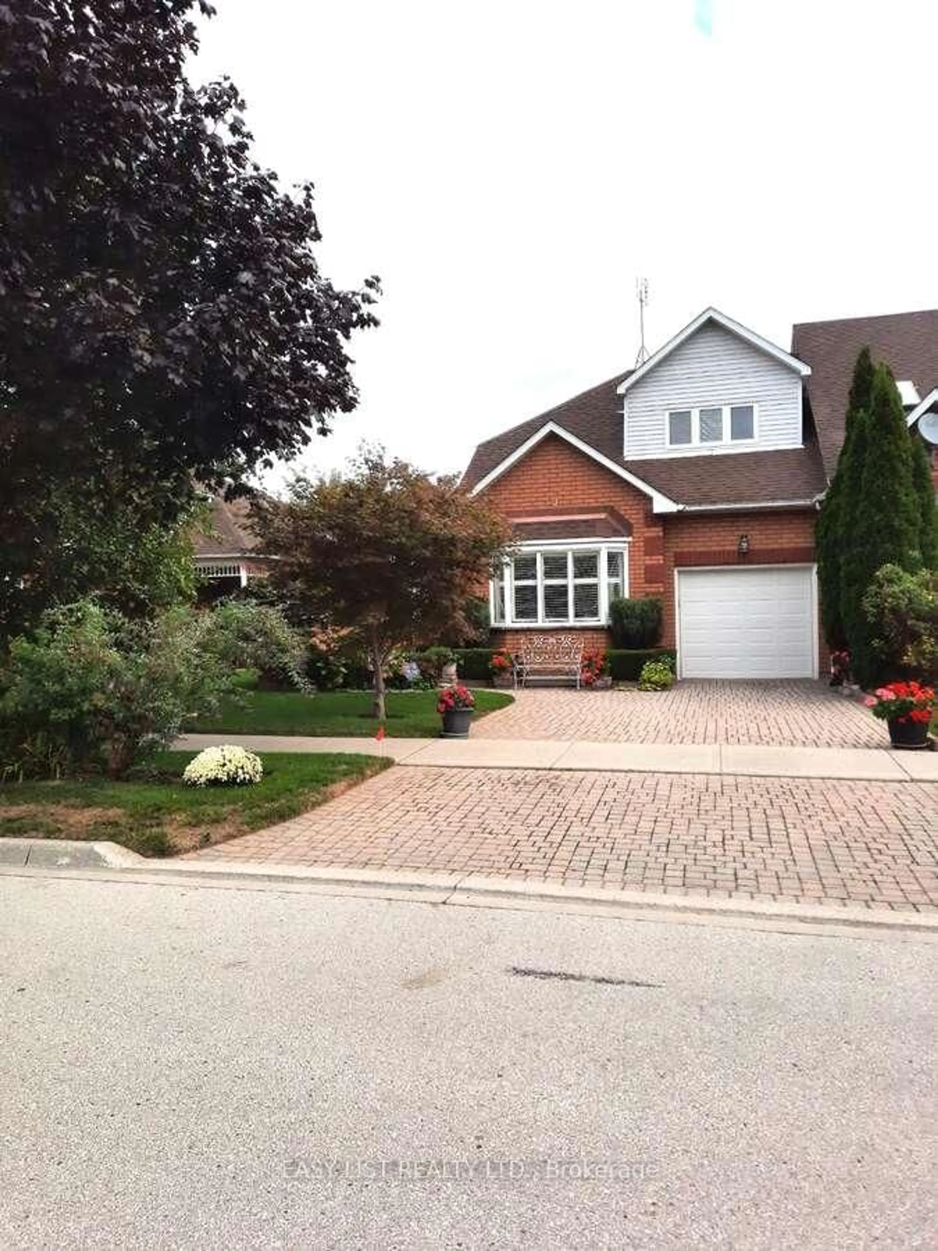 Home with brick exterior material, street for 44 Morrison Cres, Grimsby Ontario L3M 5K4