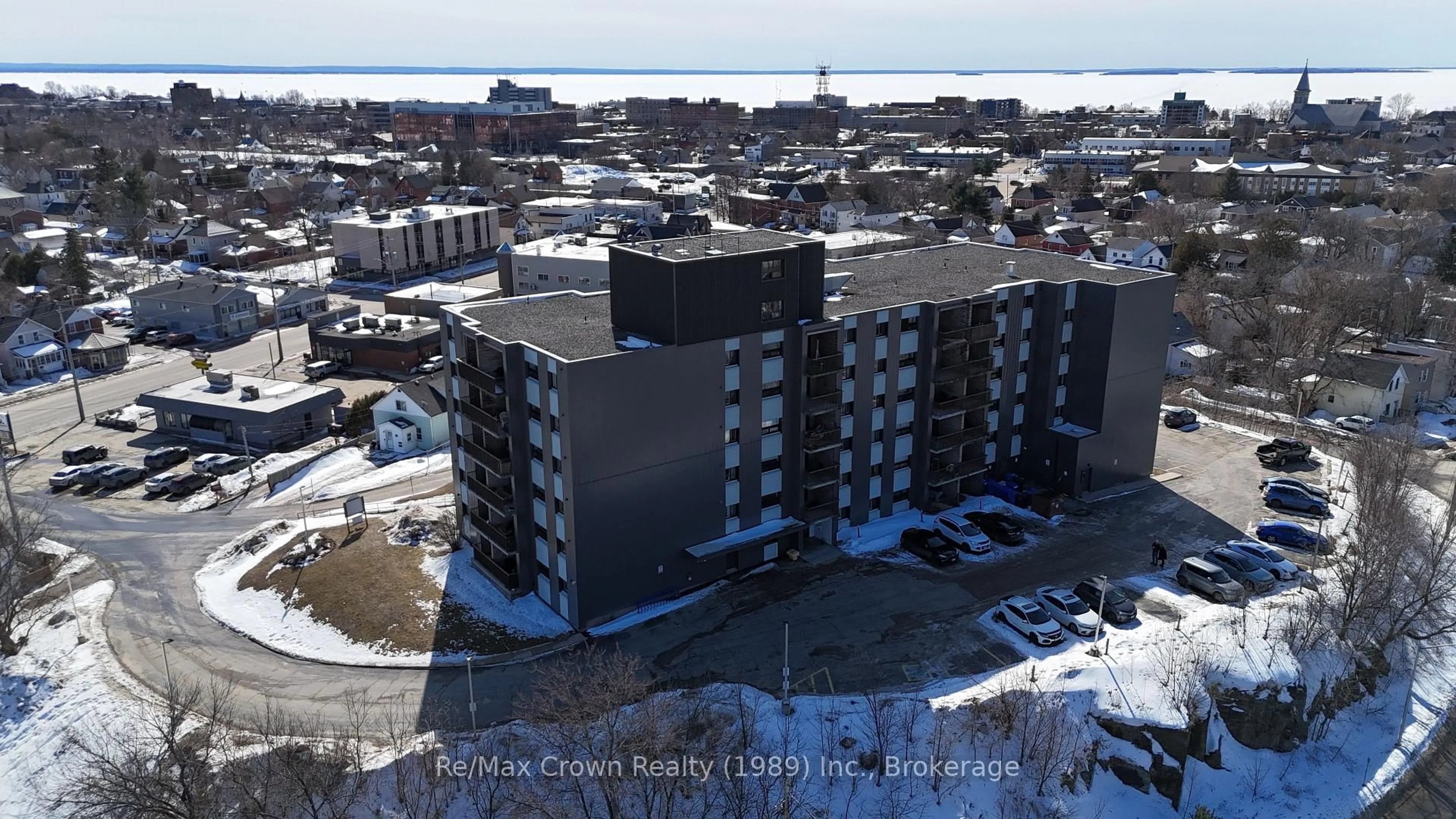 A pic from outside/outdoor area/front of a property/back of a property/a pic from drone, water/lake/river/ocean view for 330 Sixth Ave #605, North Bay Ontario P1B 9G1