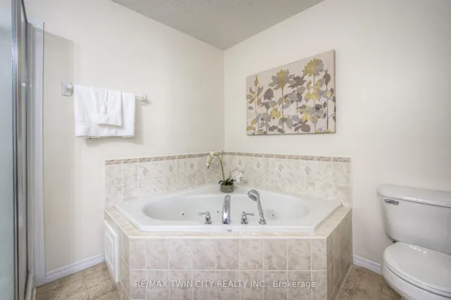 Additional property image - 7 Upper Mercer St Unit F24