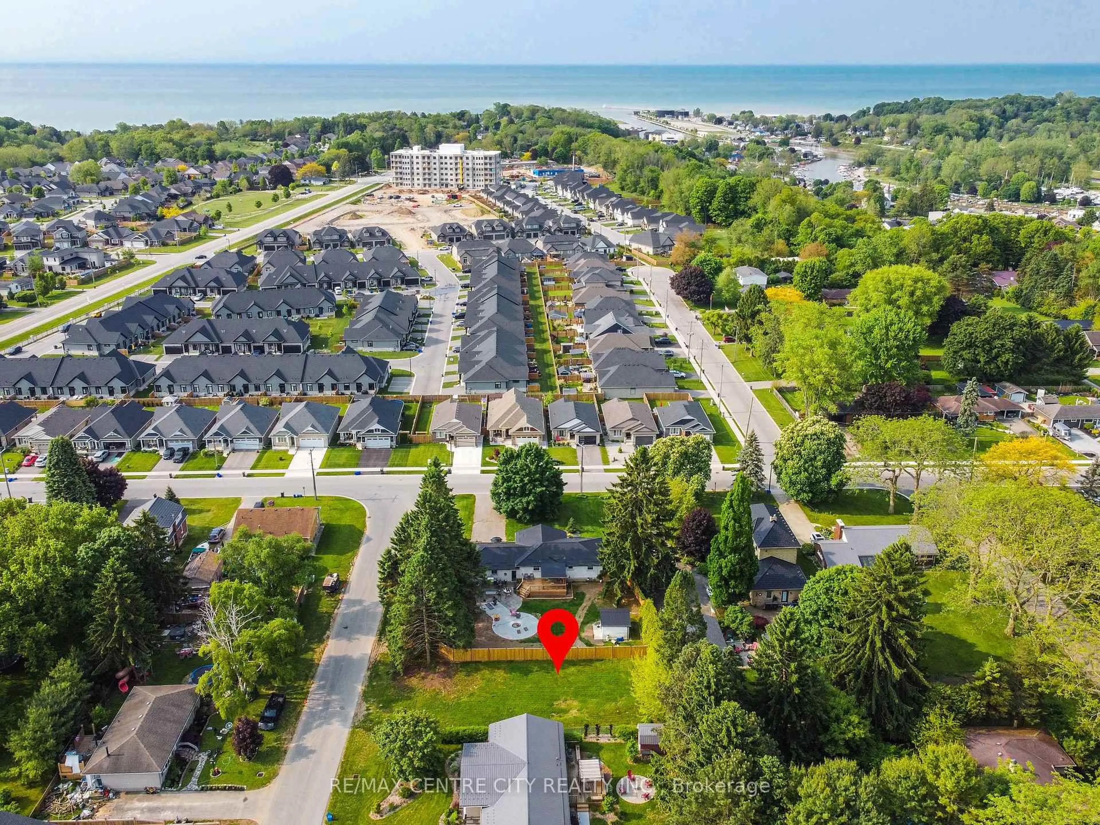 A pic from outside/outdoor area/front of a property/back of a property/a pic from drone, street for 368 Larry St, Central Elgin Ontario N5L 1H5