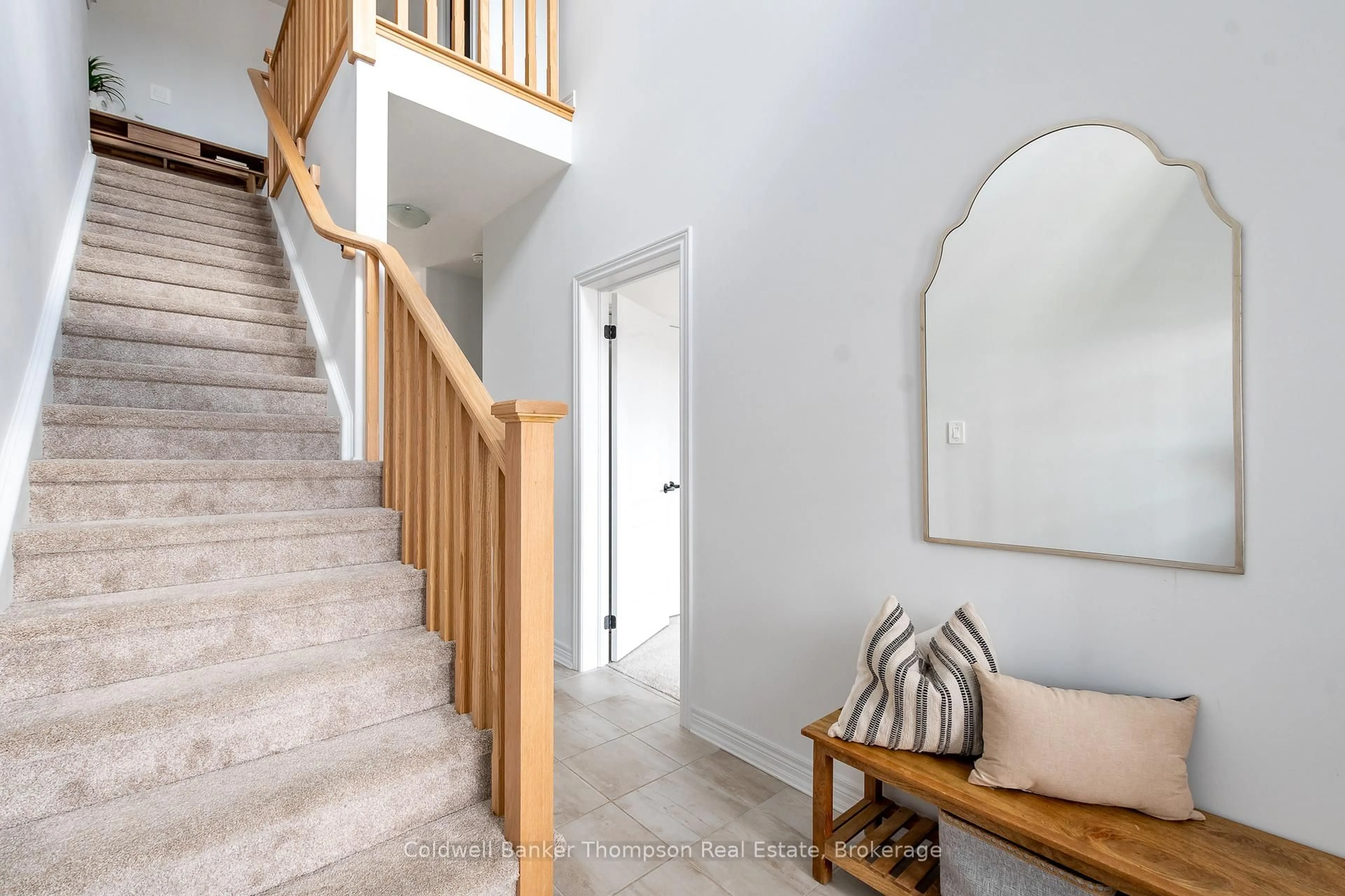 Indoor entryway for 75 EAGLECREST Ave, Huntsville Ontario P1H 0B7