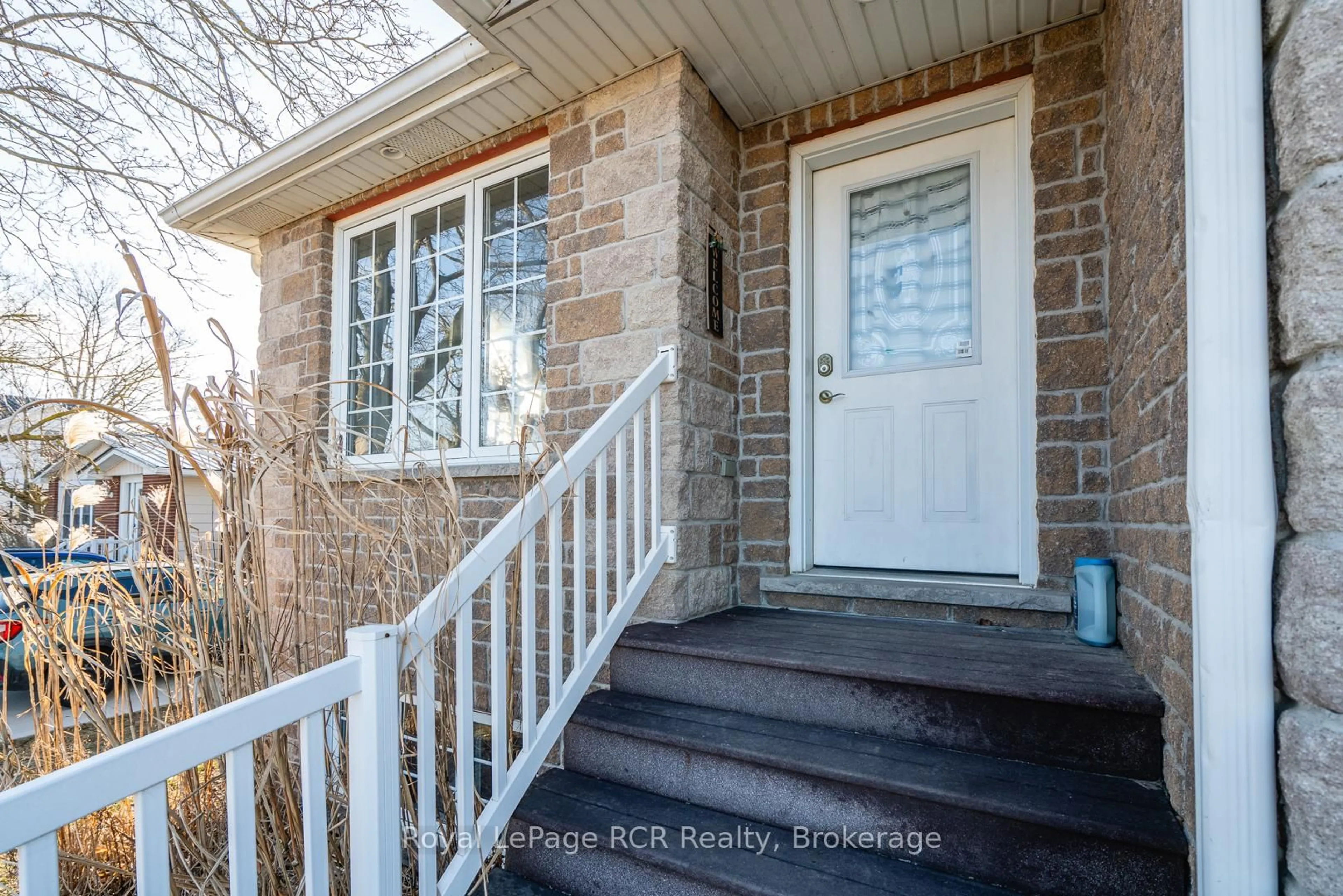 Indoor entryway for 625 Wallace Ave, North Perth Ontario N4W 1Y7