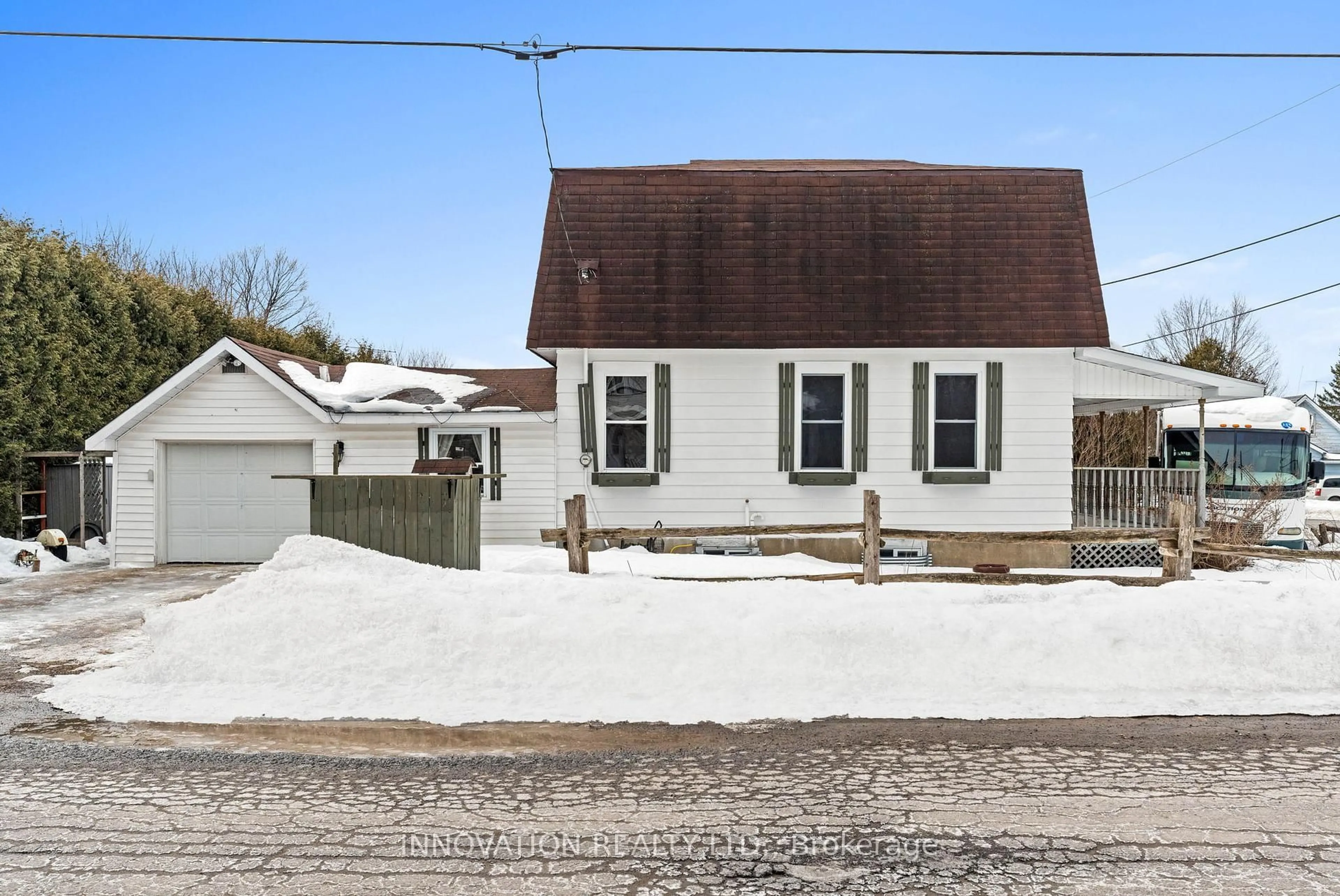 Home with vinyl exterior material, street for 100 Crossland Dr, Fitzroy Harbour Ontario K0A 1X0