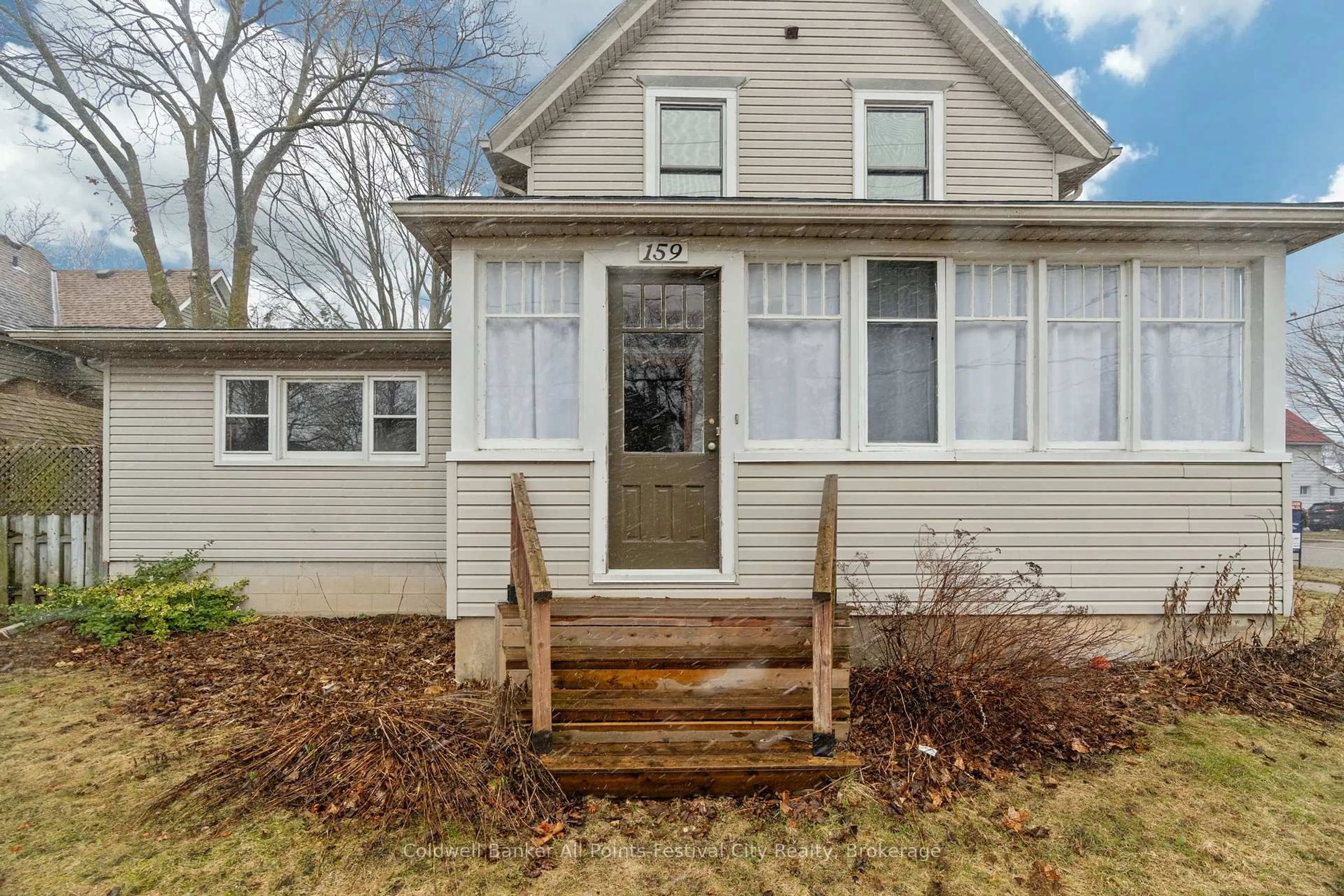 Home with vinyl exterior material, street for 159 Cambria Rd, Goderich Ontario N7A 2P9
