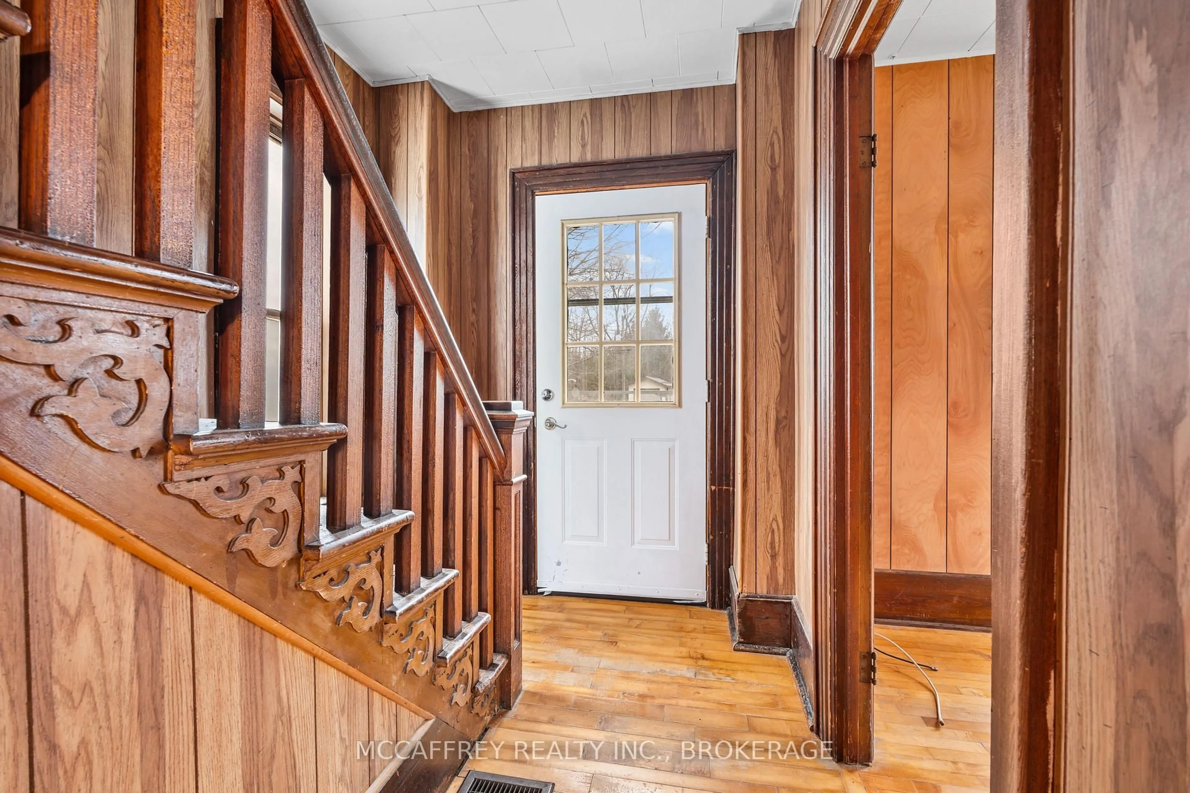 Indoor entryway for 338 Burridge Rd, Godfrey Ontario K0H 1T0