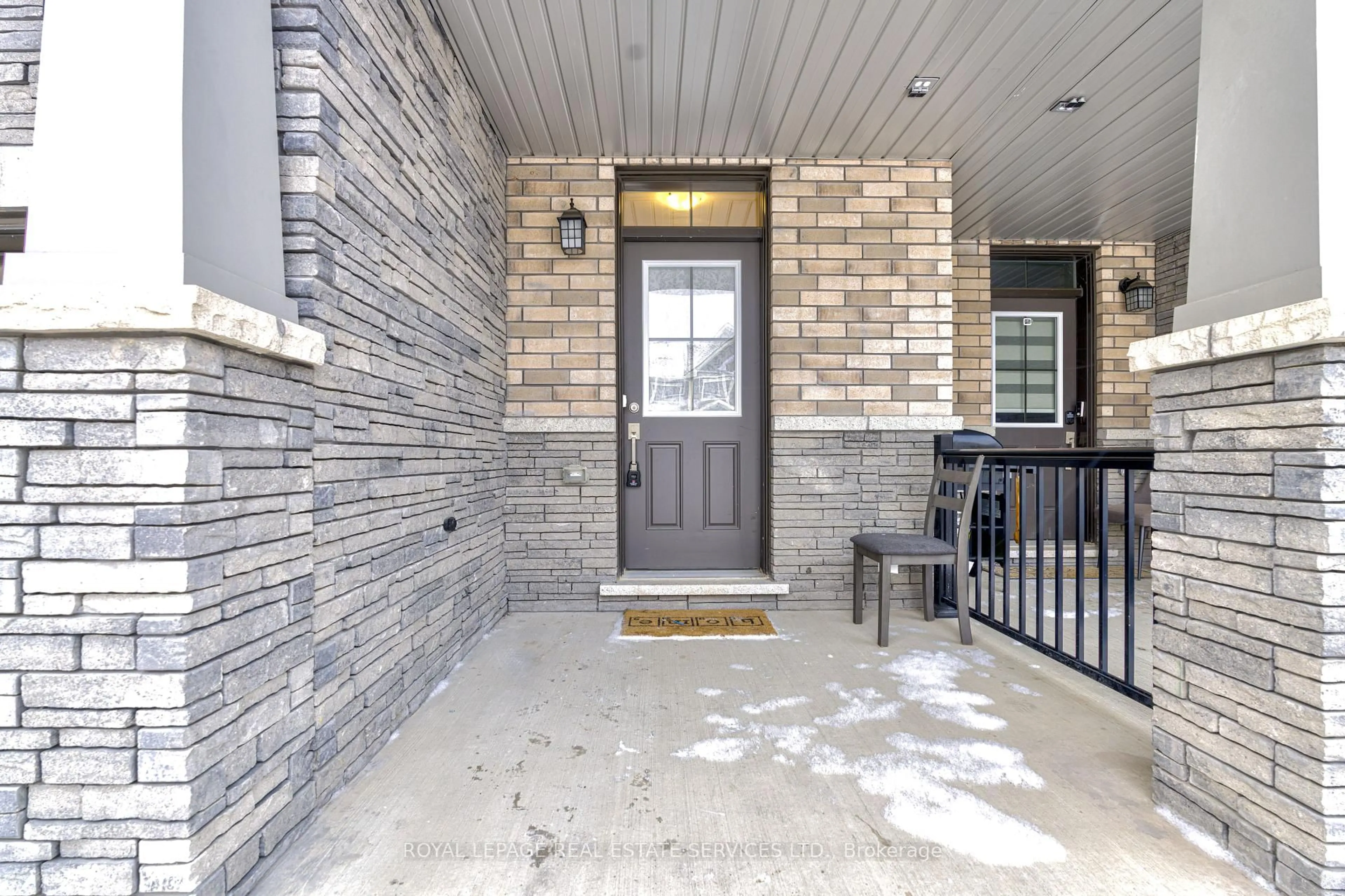 Indoor entryway for 51 Ever Sweet Way, Thorold Ontario L2V 0K9