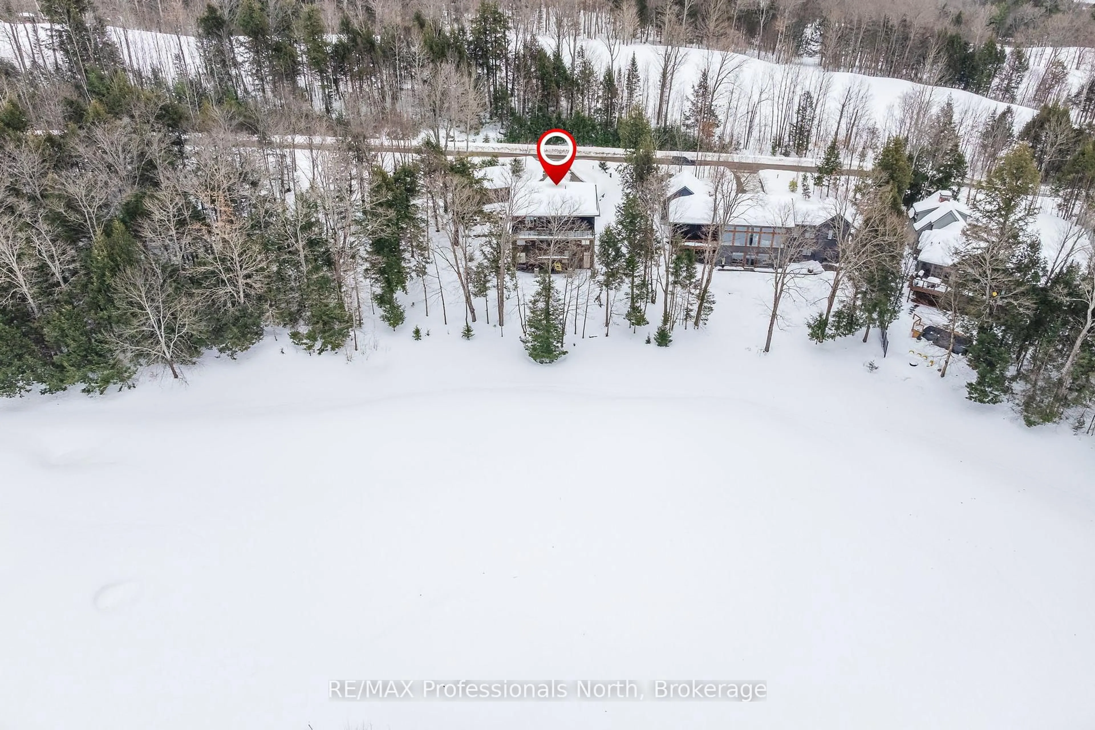 A pic from outside/outdoor area/front of a property/back of a property/a pic from drone, unknown for 41 Clubhouse Dr, Huntsville Ontario P1H 1B1