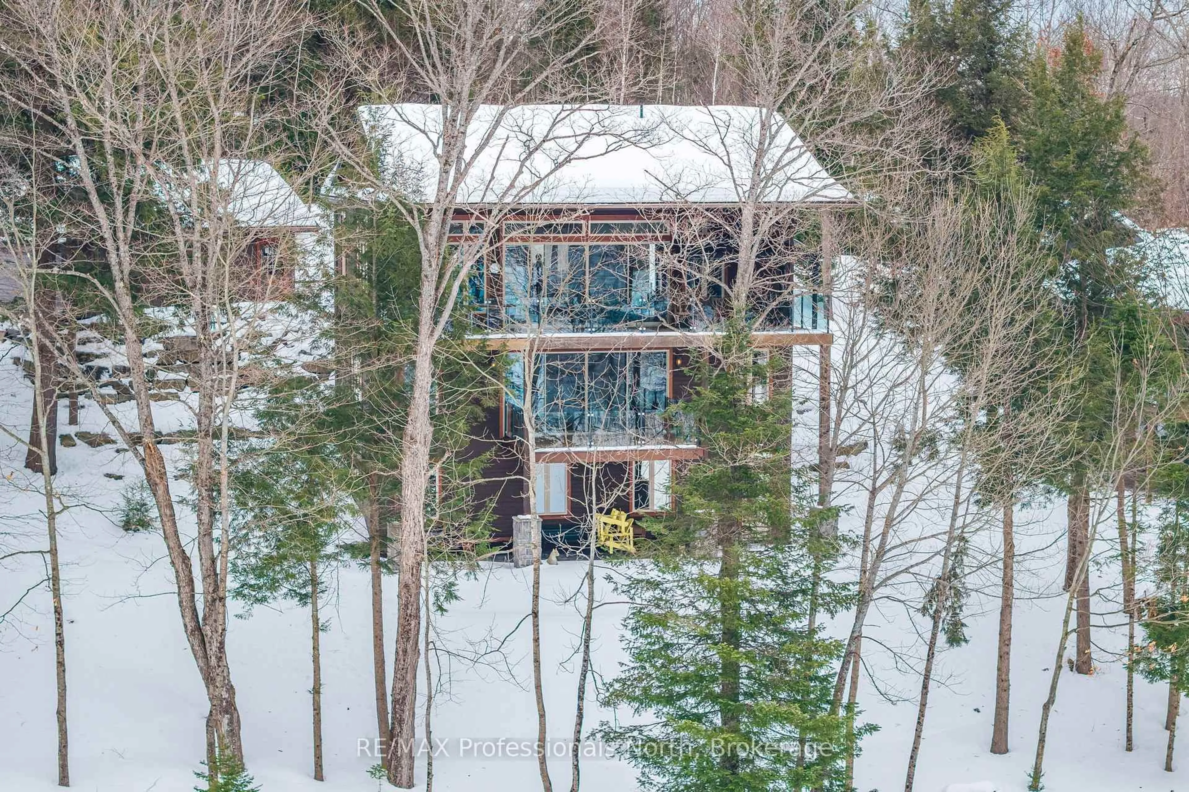 A pic from outside/outdoor area/front of a property/back of a property/a pic from drone, forest/trees view for 41 Clubhouse Dr, Huntsville Ontario P1H 1B1