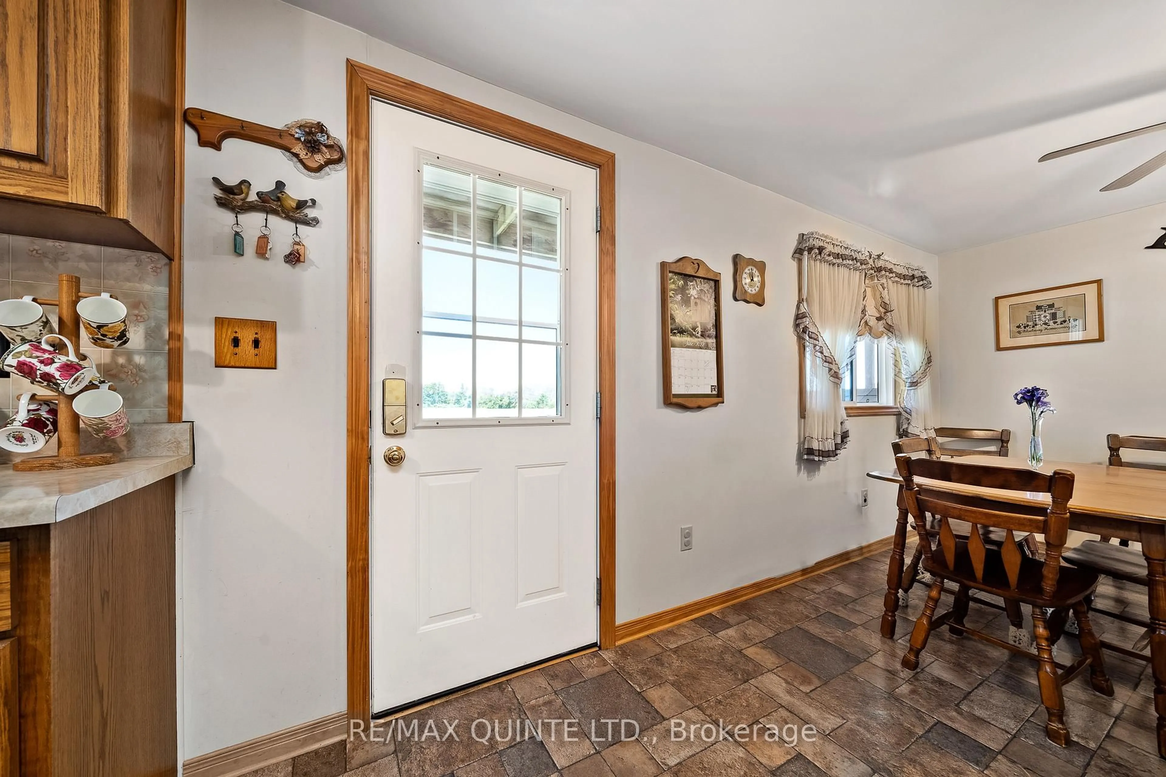 Indoor entryway for 257 Elmbrook Rd, Prince Edward County Ontario K0K 2T0