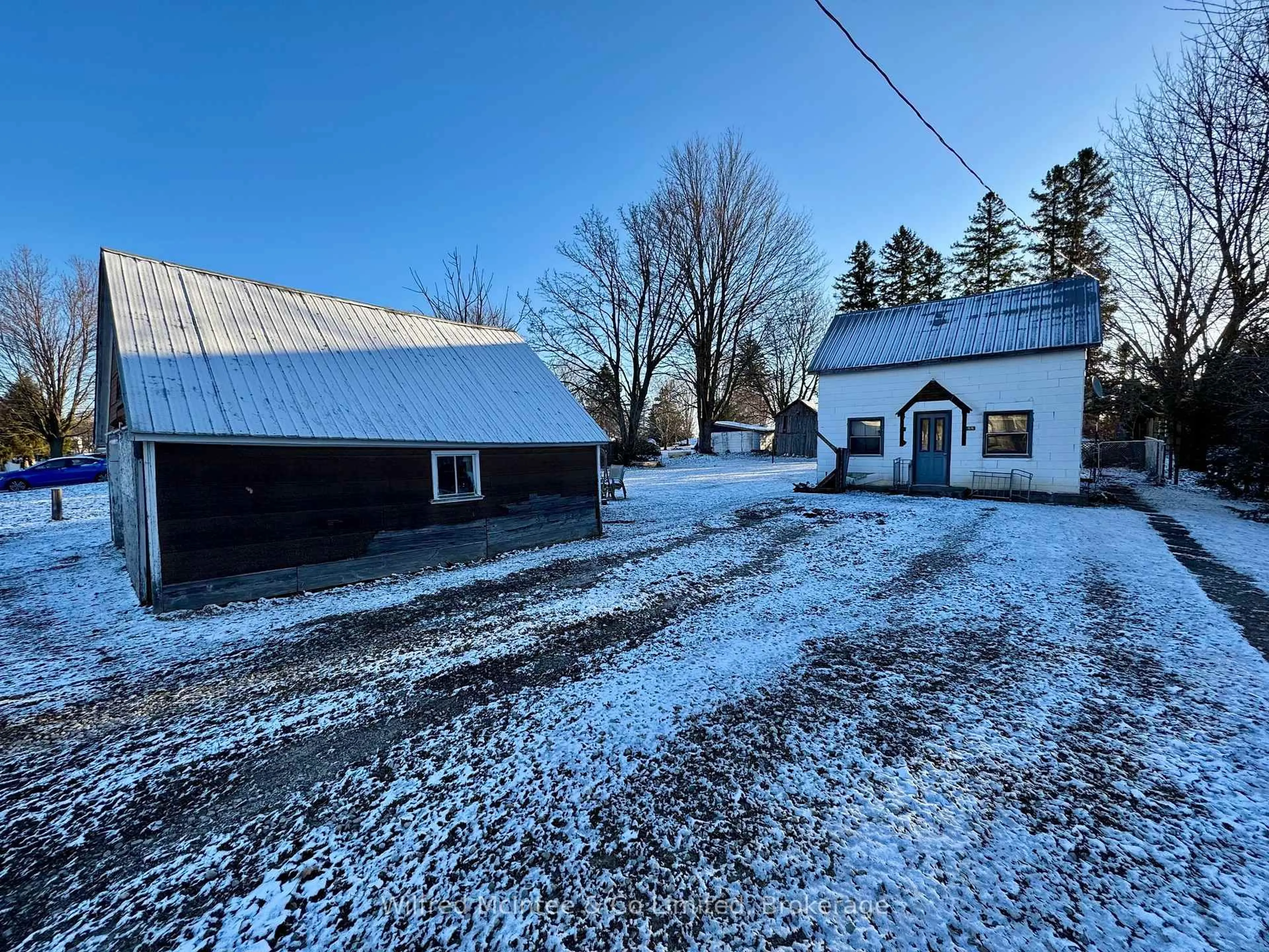 A pic from outside/outdoor area/front of a property/back of a property/a pic from drone, building for 88 Griffith St, Brockton Ontario N0G 2V0