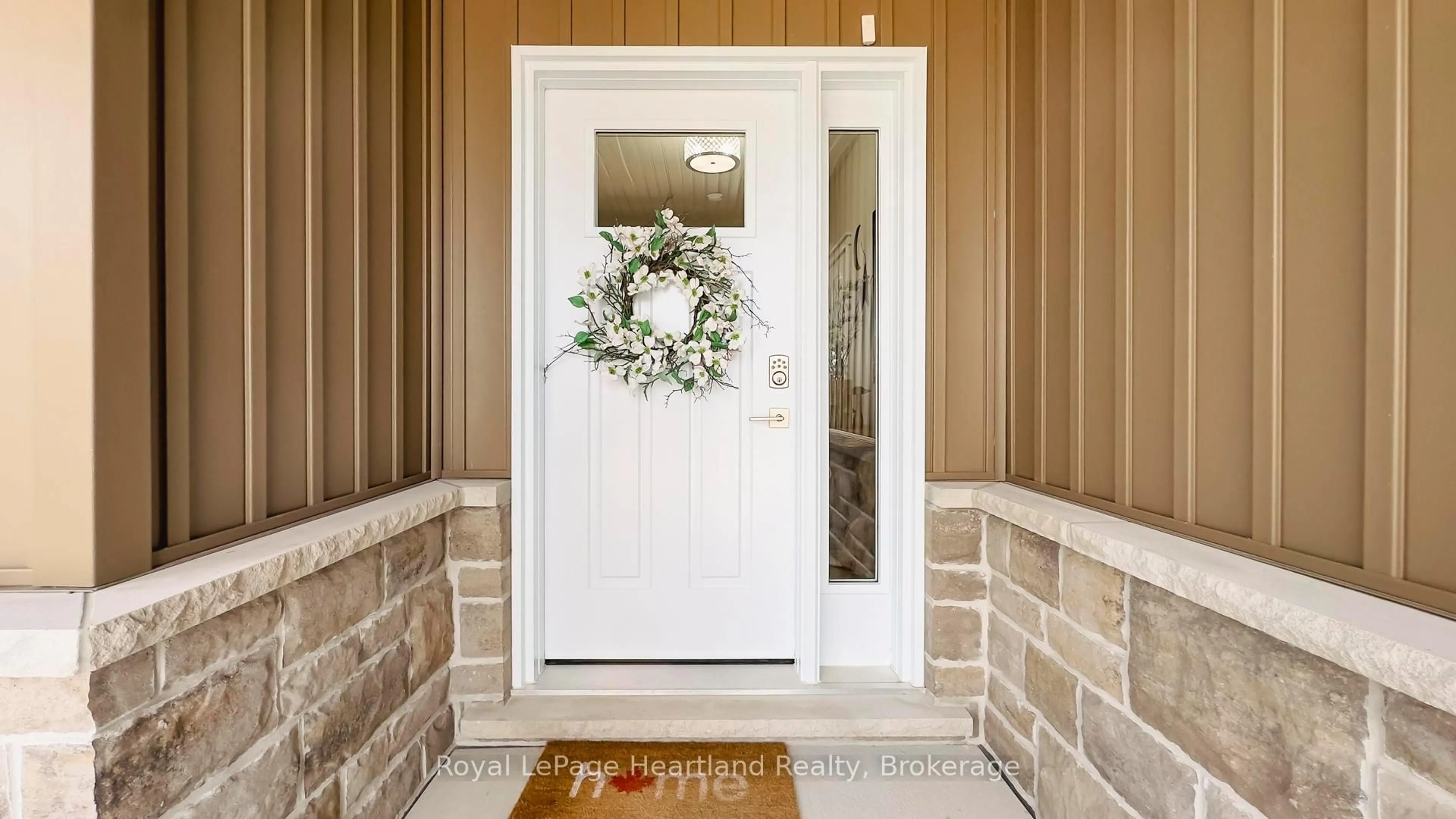 Indoor entryway for 85049 Michelle St, Ashfield-Colborne-Wawanosh Ontario N7A 3X9