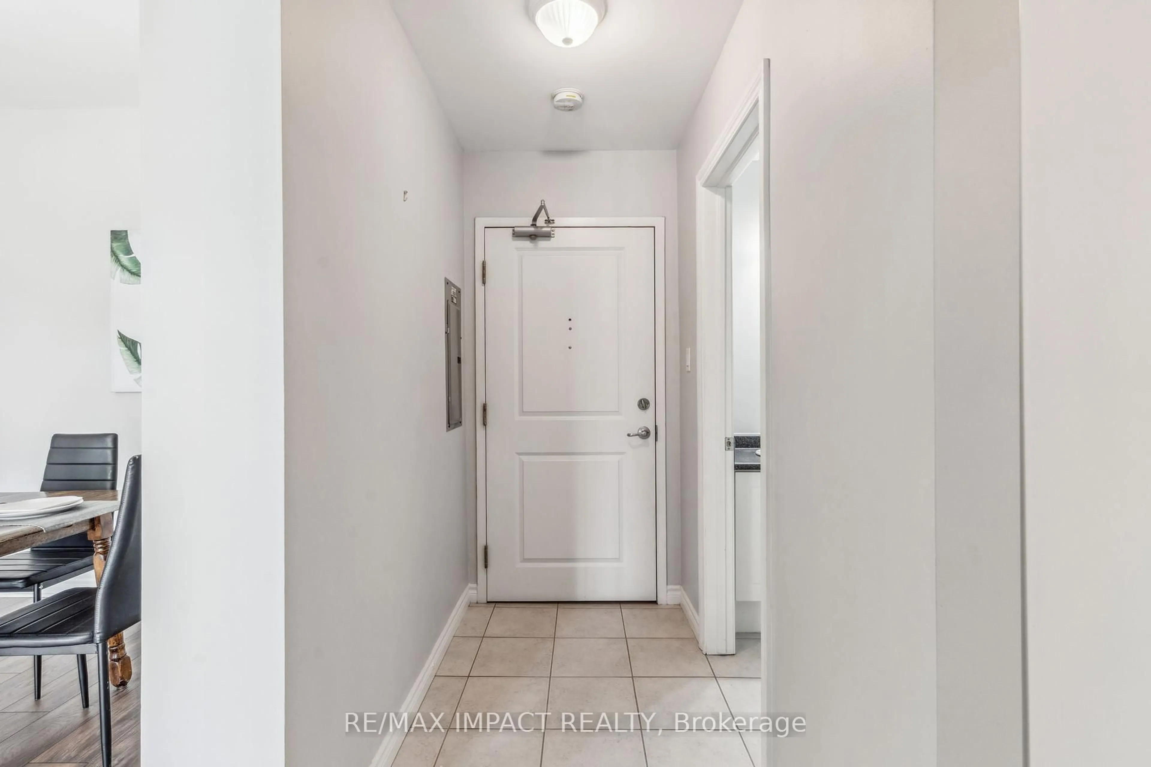 Indoor entryway for 145 Third St #319, Cobourg Ontario K9A 5X1