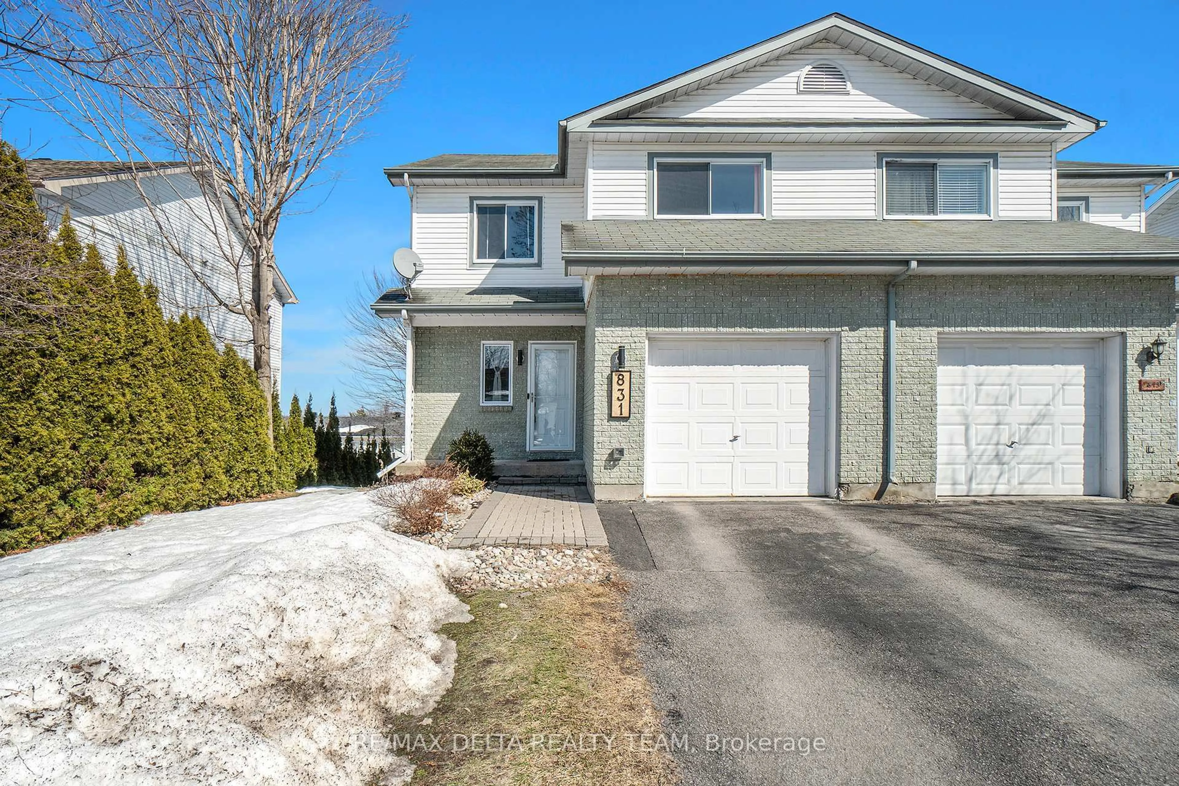 A pic from outside/outdoor area/front of a property/back of a property/a pic from drone, street for 831 Payer St, Clarence-Rockland Ontario K4K 1N3