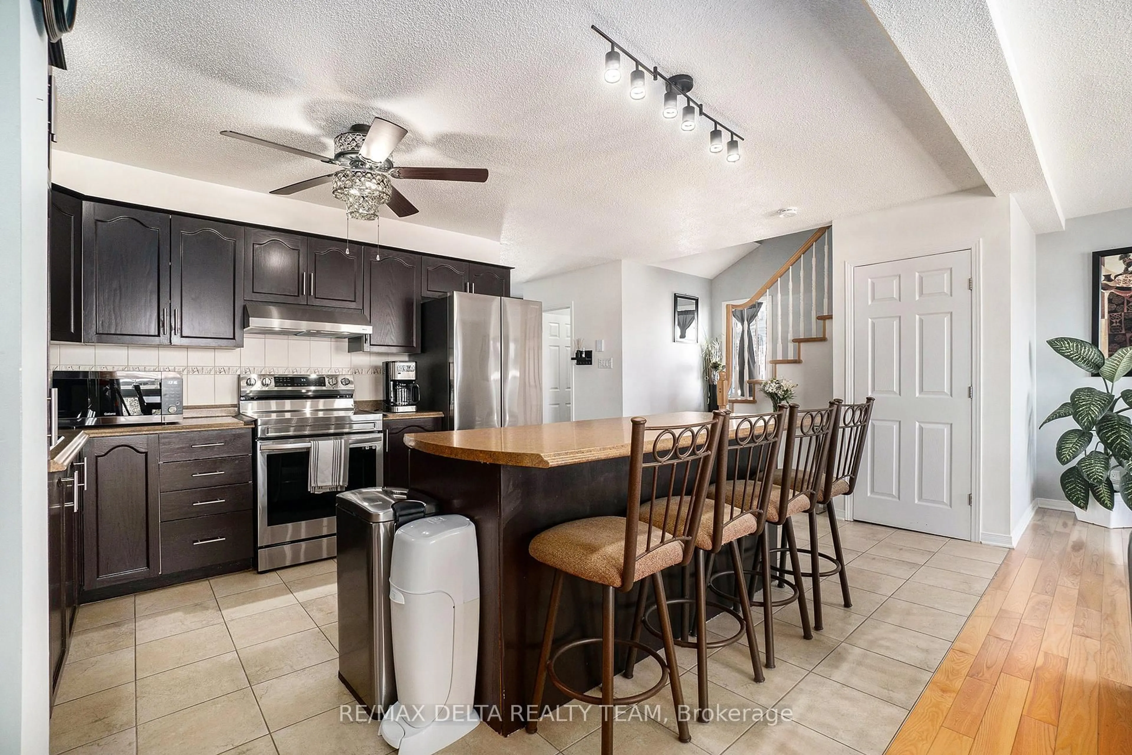 Open concept kitchen, ceramic/tile floor for 831 Payer St, Clarence-Rockland Ontario K4K 1N3