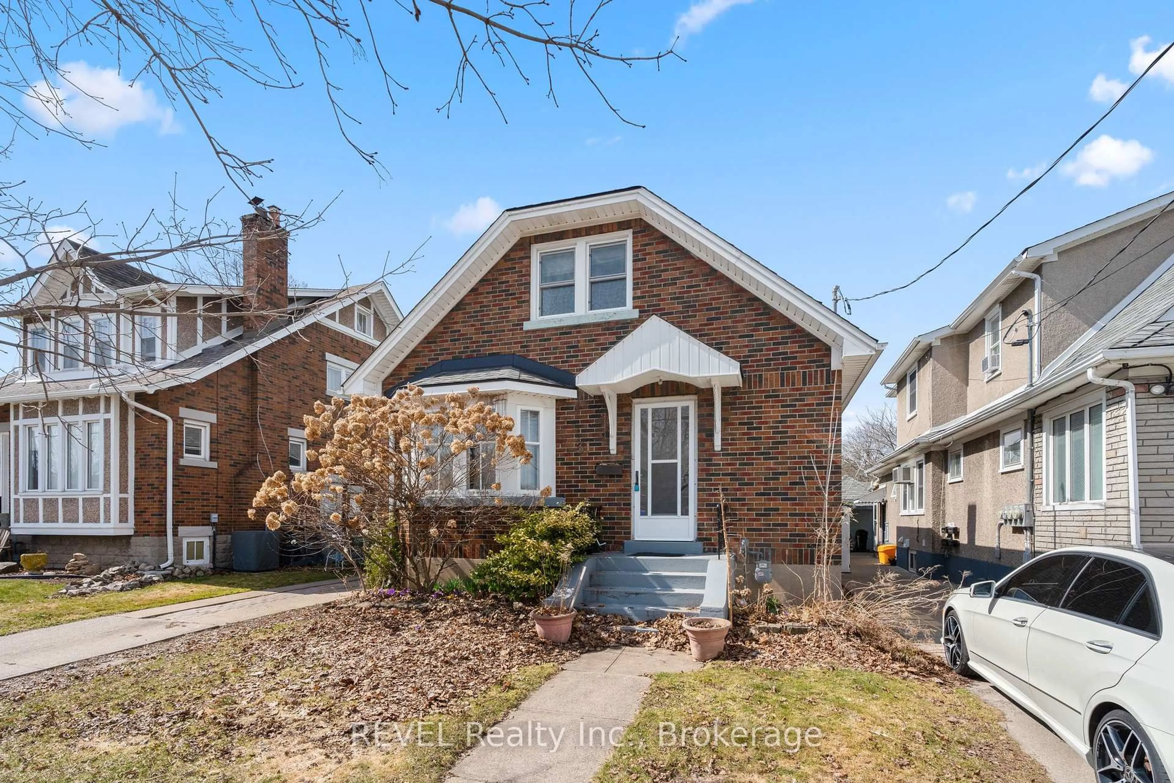 Home with brick exterior material, street for 31 FITZGERALD St, St. Catharines Ontario L2R 4B5