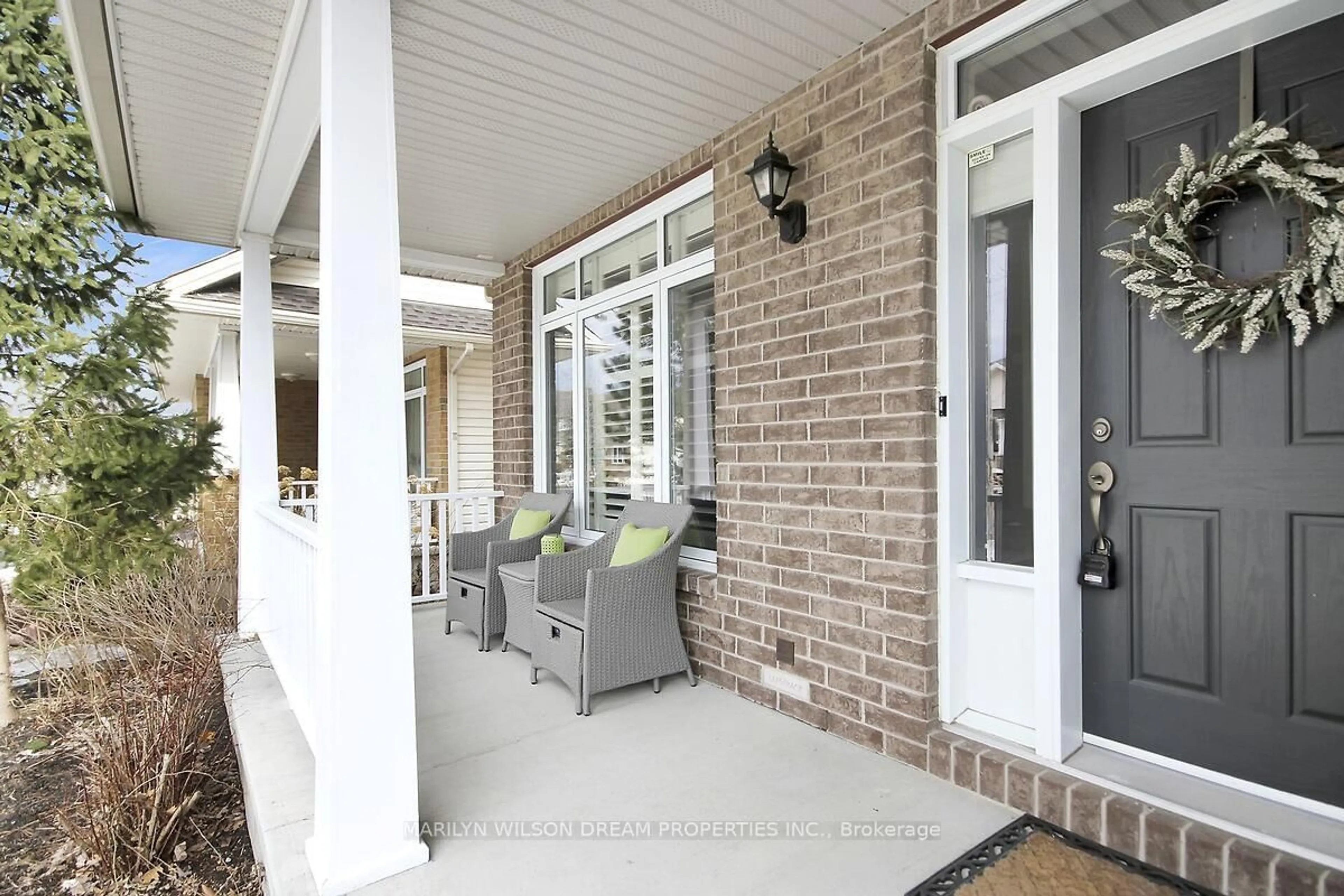 Patio, street for 652 Netley Circ, Ottawa Ontario K1T 0A4