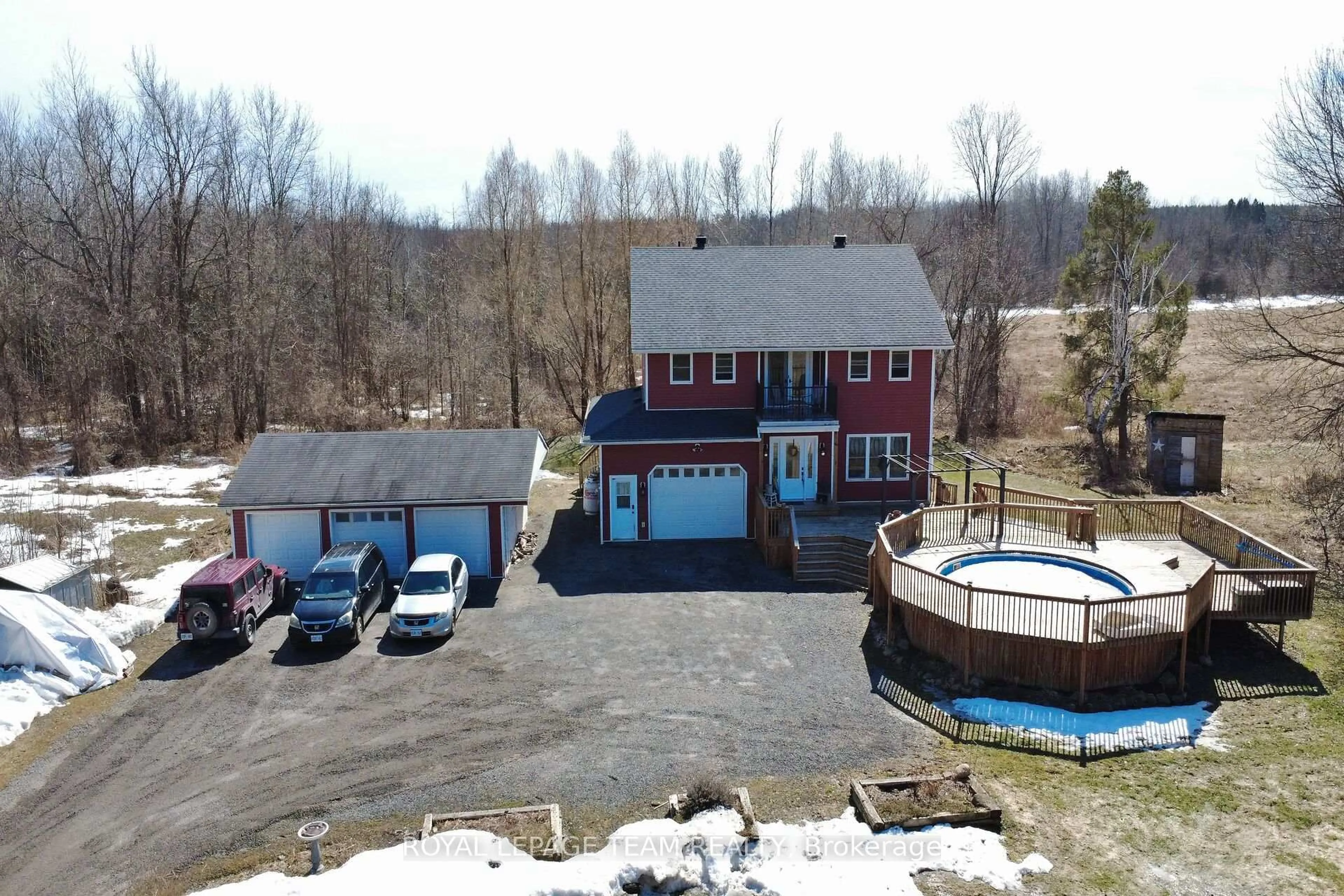 A pic from outside/outdoor area/front of a property/back of a property/a pic from drone, unknown for 12473 Shannette Rd, South Dundas Ontario K0C 2H0