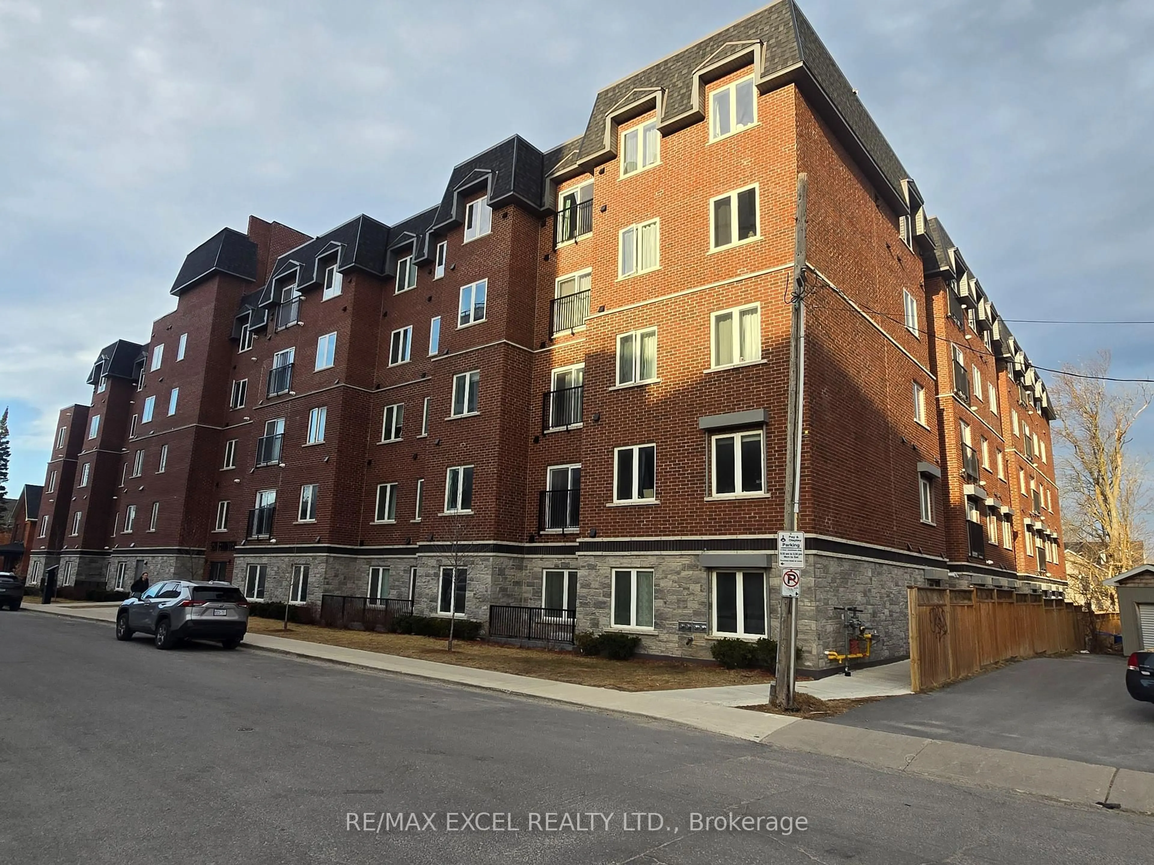 A pic from outside/outdoor area/front of a property/back of a property/a pic from drone, building for 501 Frontenac St #409, Kingston Ontario K7K 4L9