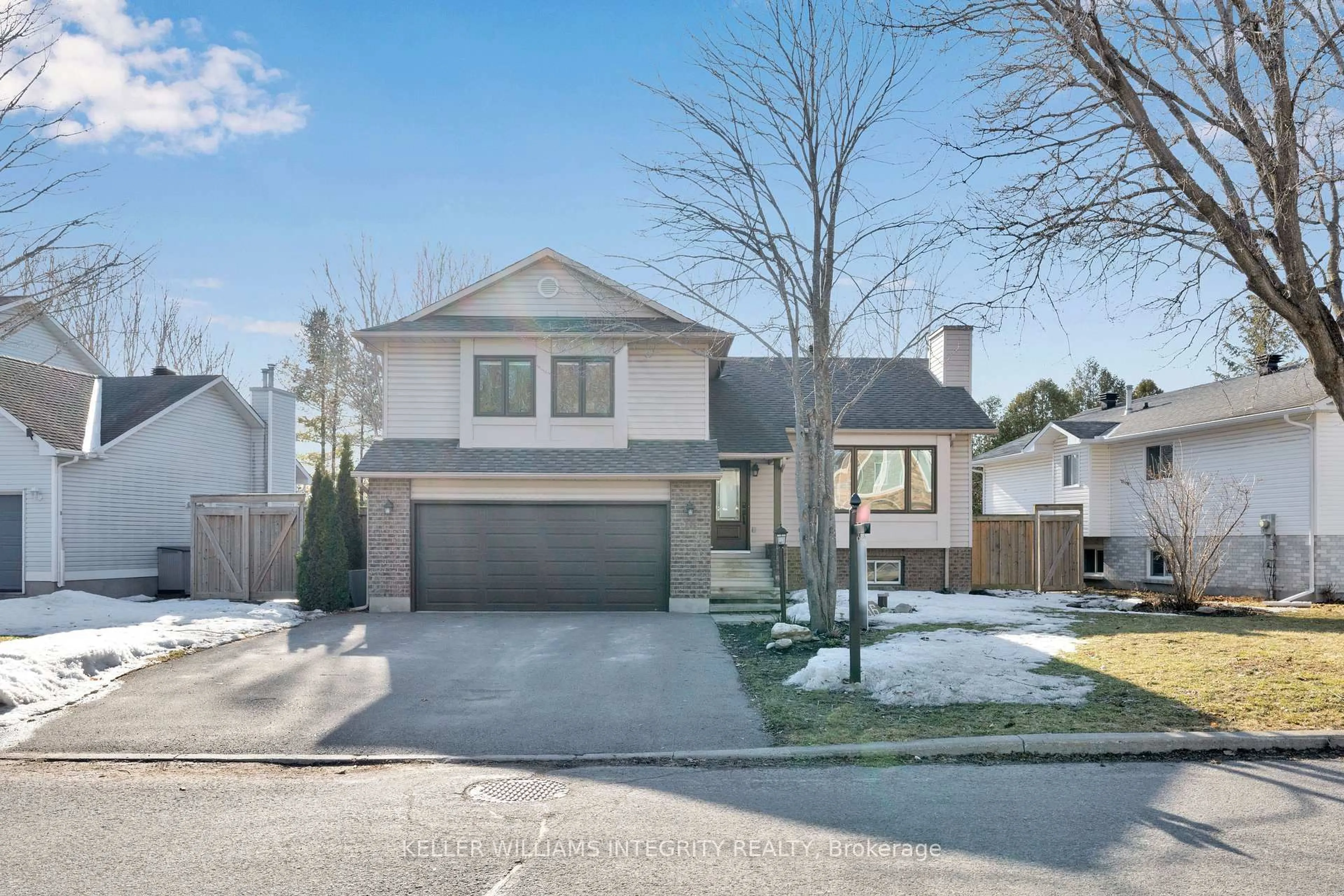 Home with vinyl exterior material, street for 16 Queenston Dr, Richmond Ontario K0A 2Z0