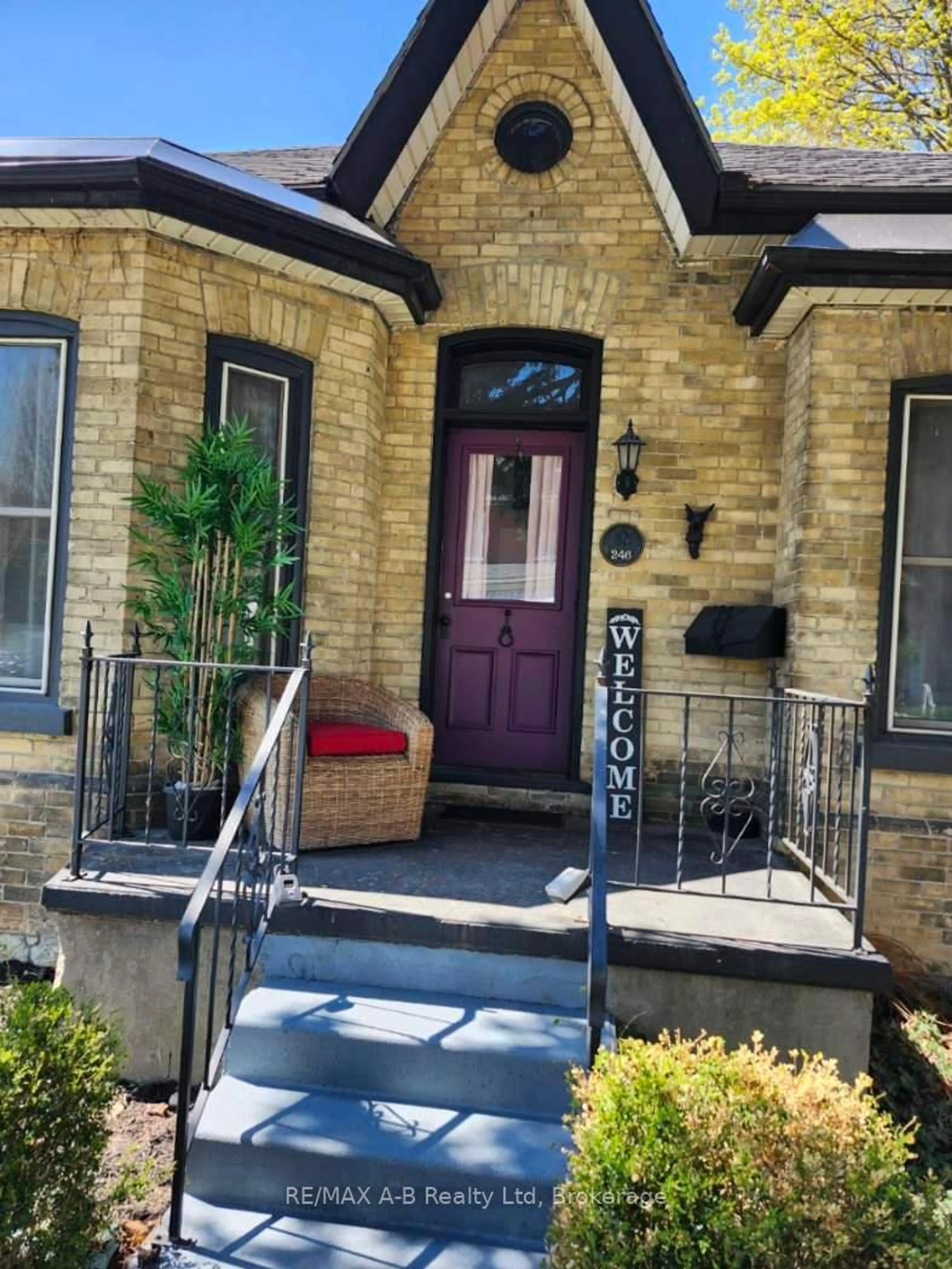 Indoor entryway for 246 Wellington St, Stratford Ontario N5A 2L6
