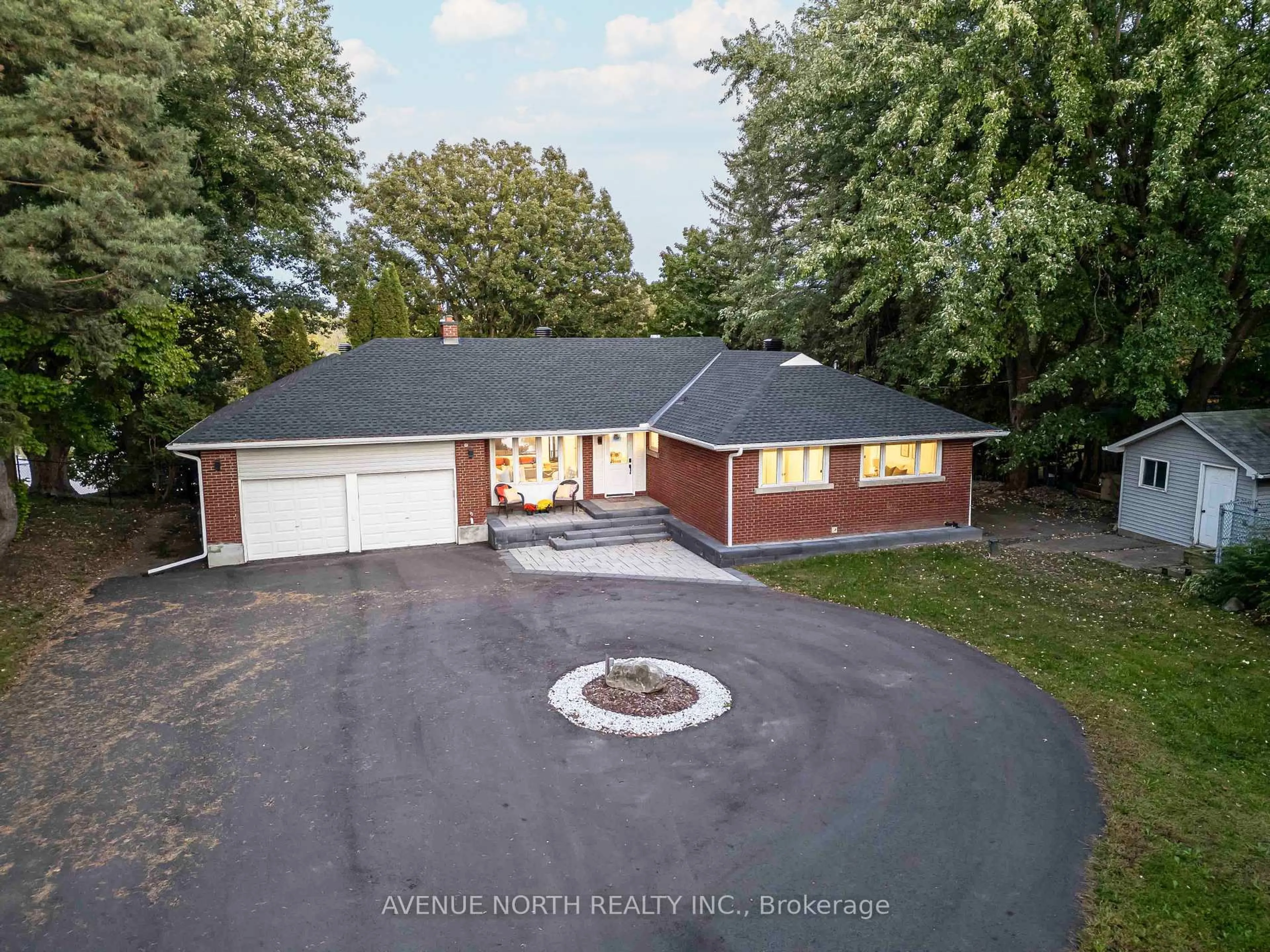 A pic from outside/outdoor area/front of a property/back of a property/a pic from drone, unknown for 3027 Prince Of Wales Dr, Ottawa Ontario K2C 3H1