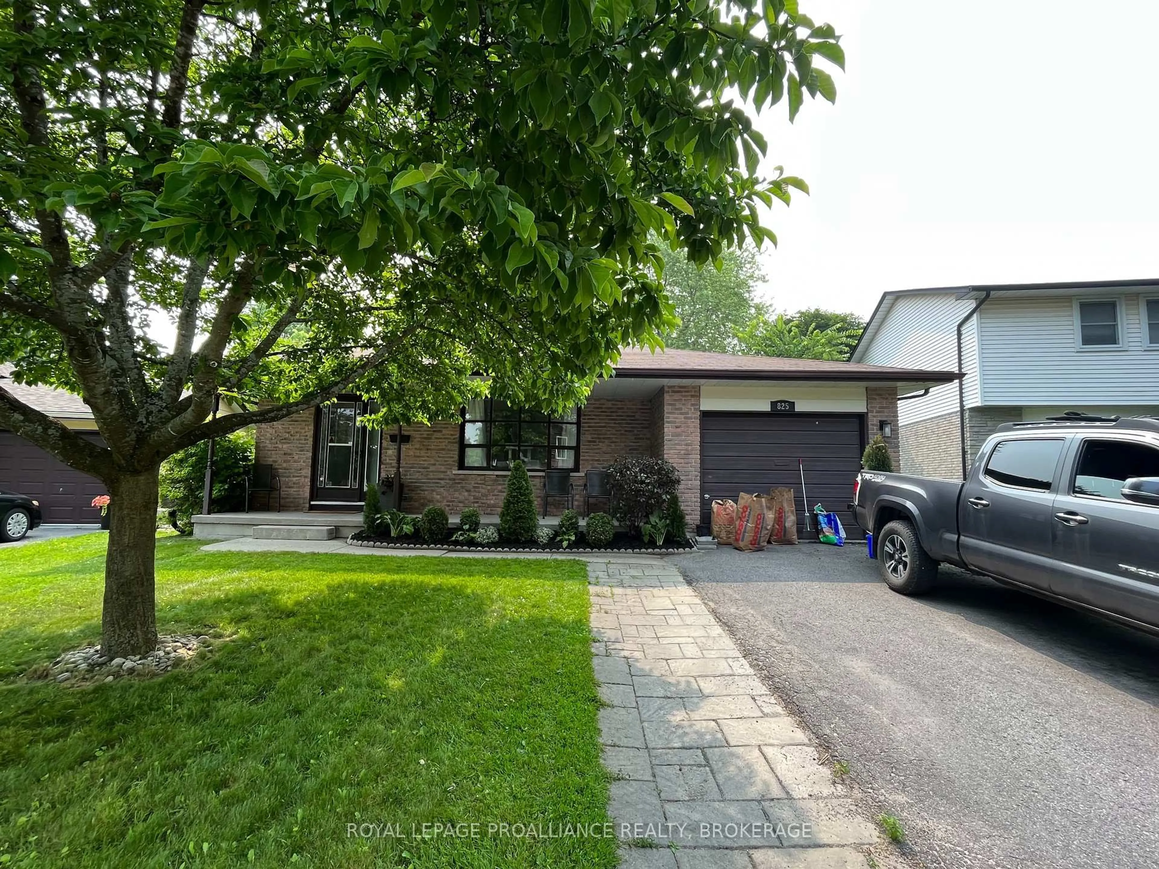 A pic from outside/outdoor area/front of a property/back of a property/a pic from drone, street for 825 Purcell Cres, Kingston Ontario K7P 1B8