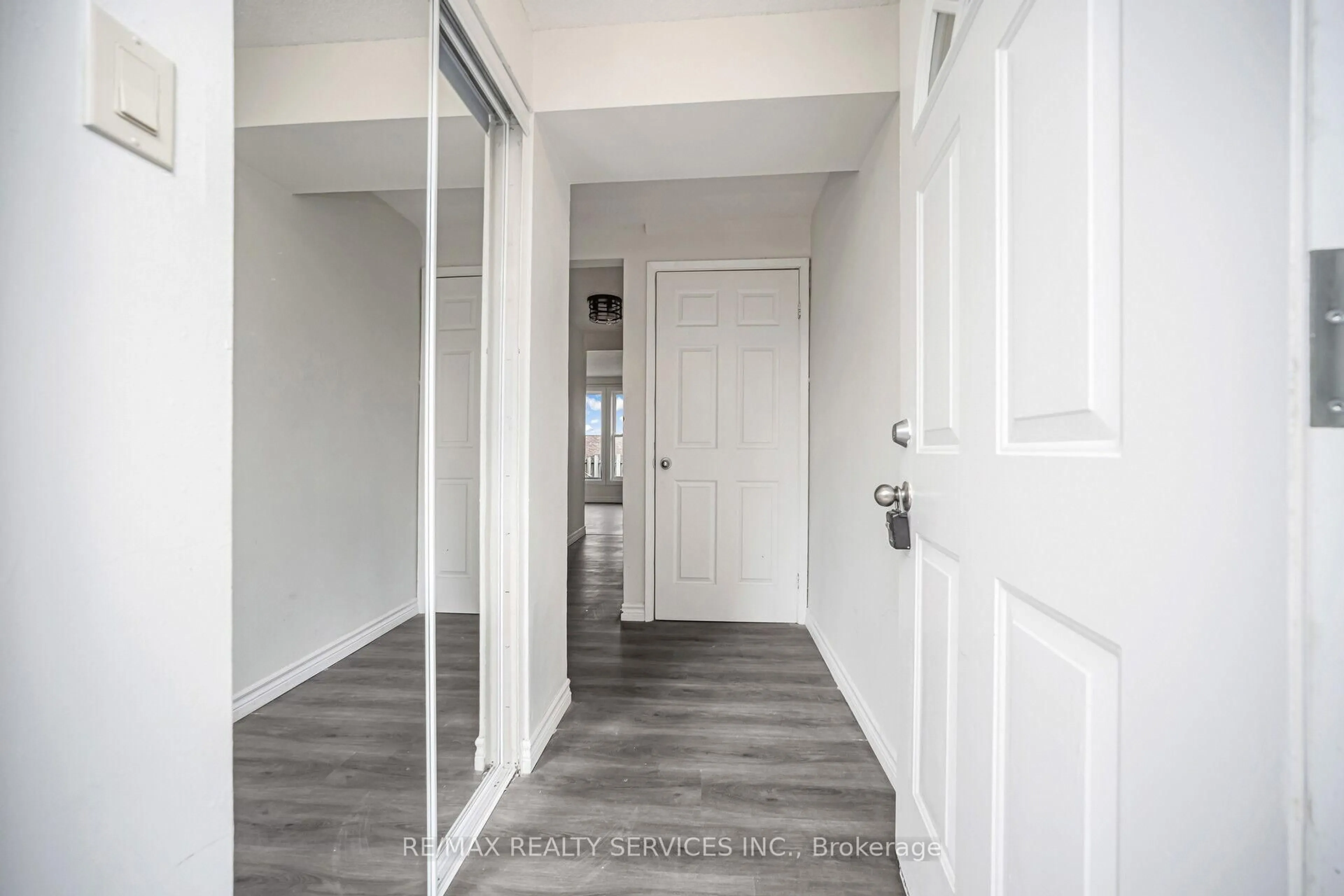 Indoor entryway for 88 Avonwood Dr #6, Stratford Ontario N4Z 1B3