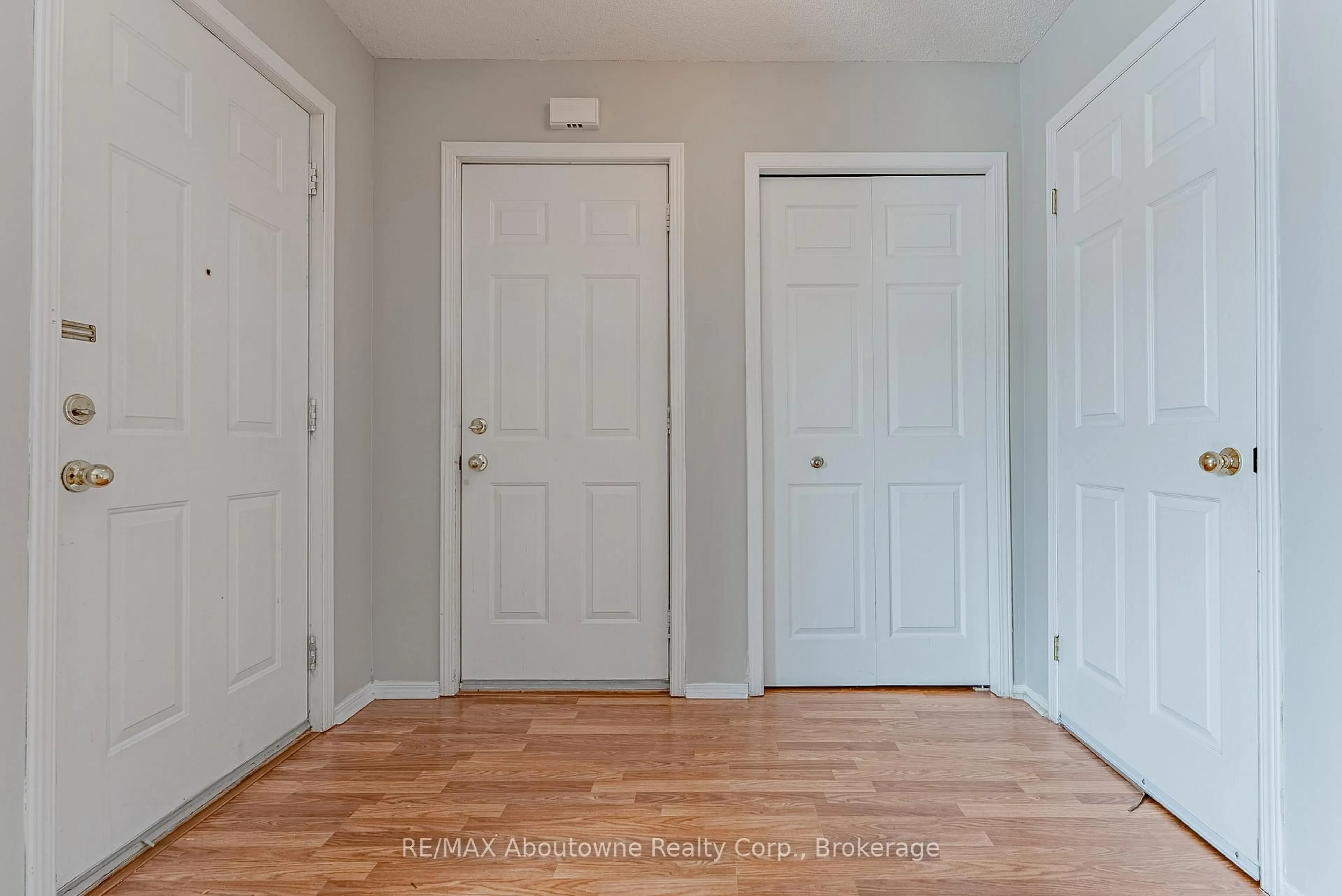 A pic of a room for 18 Jena Crt, Hamilton Ontario L9A 5J5