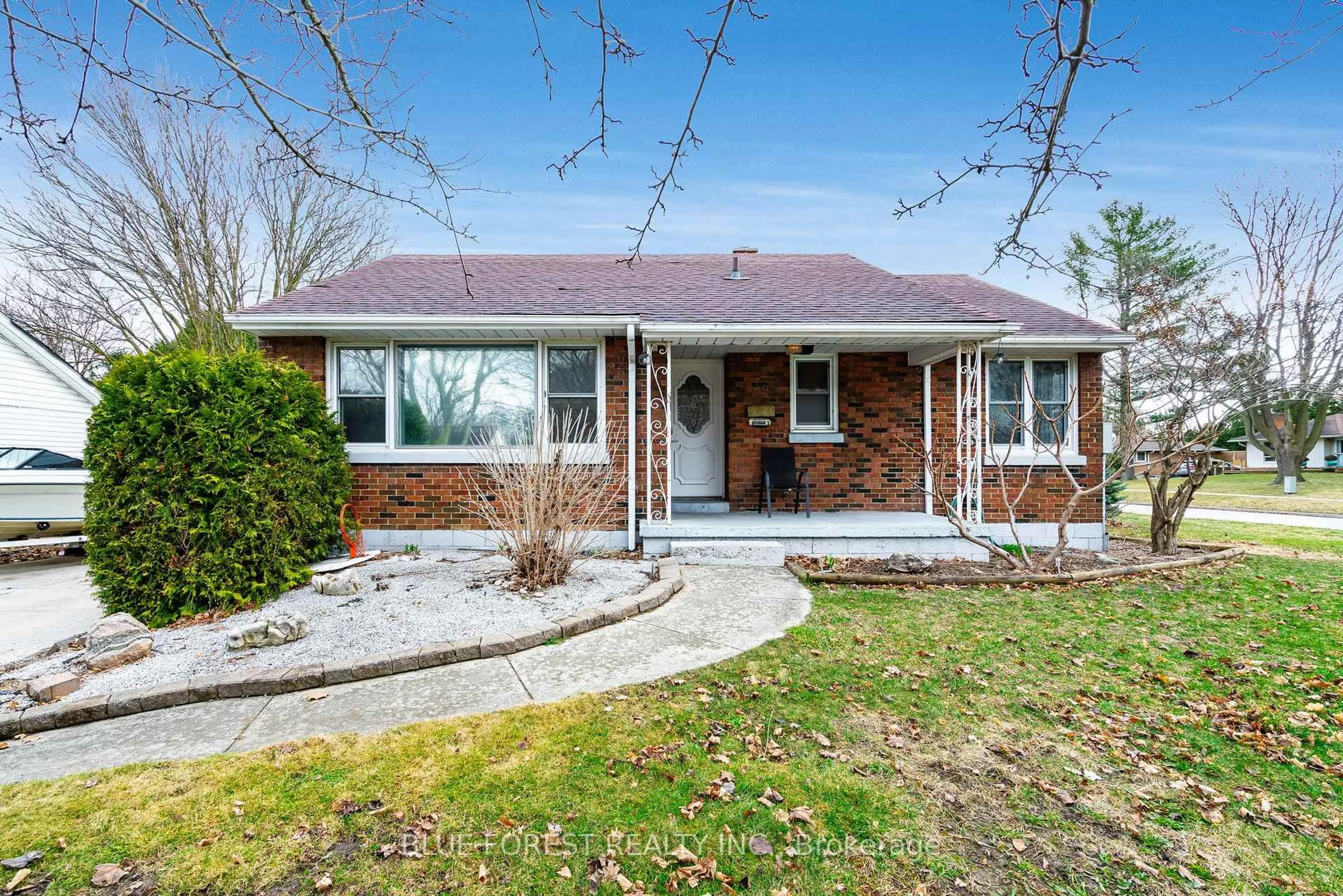 Home with brick exterior material, street for 39 John St, Chatham-Kent Ontario N7M 5B5