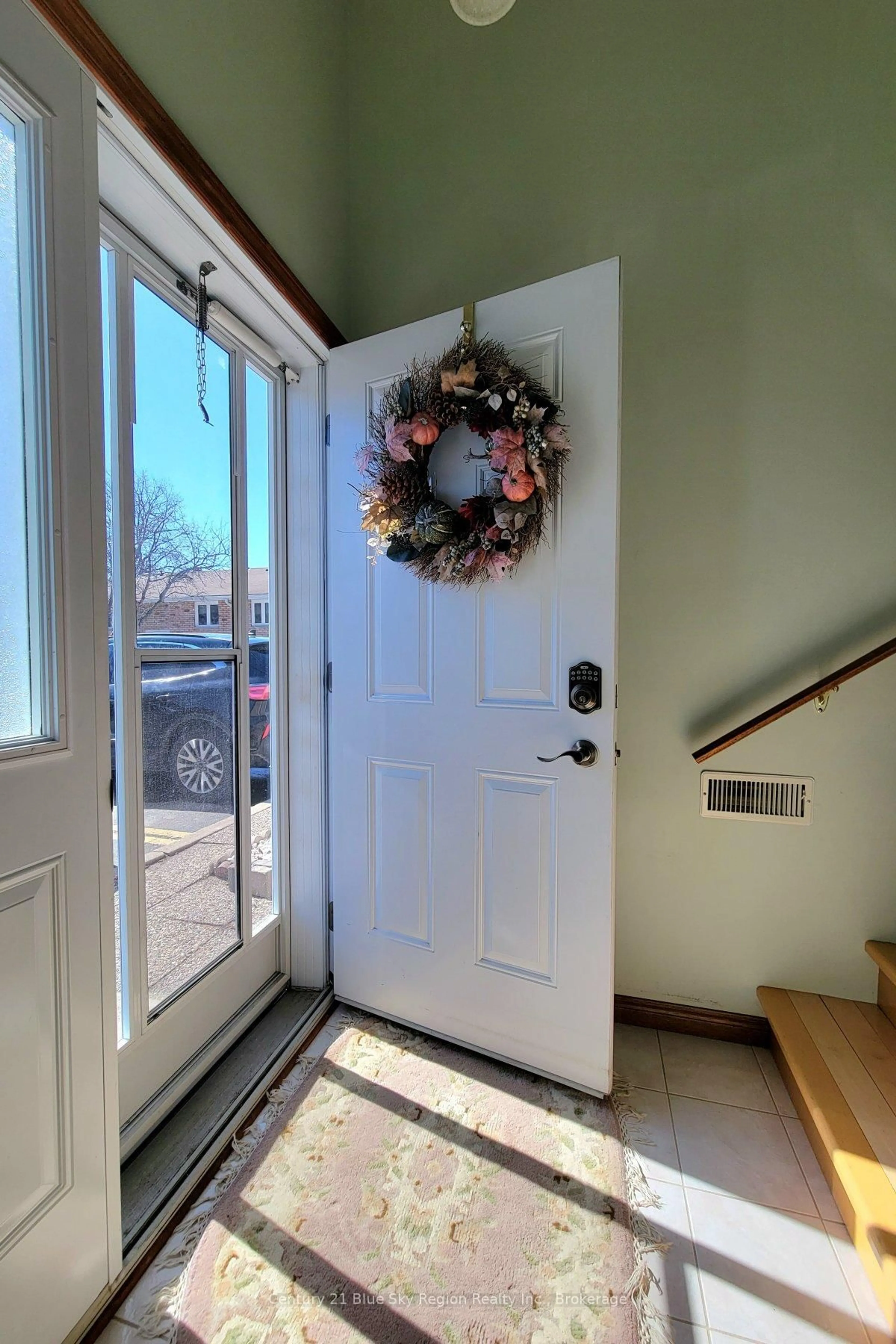 Indoor entryway for 624 Lakeshore Dr #40, North Bay Ontario P1A 2E8