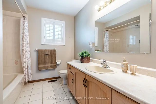 Additional property image - 35 Republic Ave