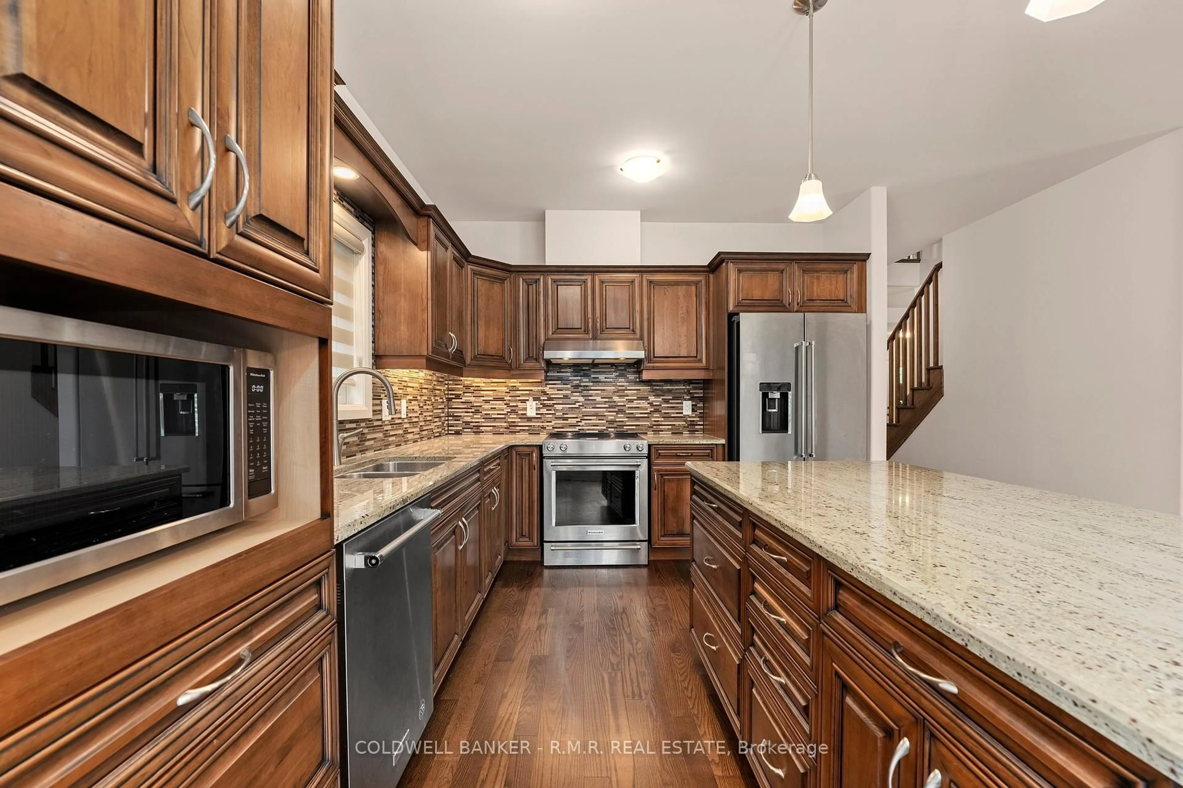 Open concept kitchen, ceramic/tile floor for 60 Alcorn Dr, Kawartha Lakes Ontario K9V 0M7