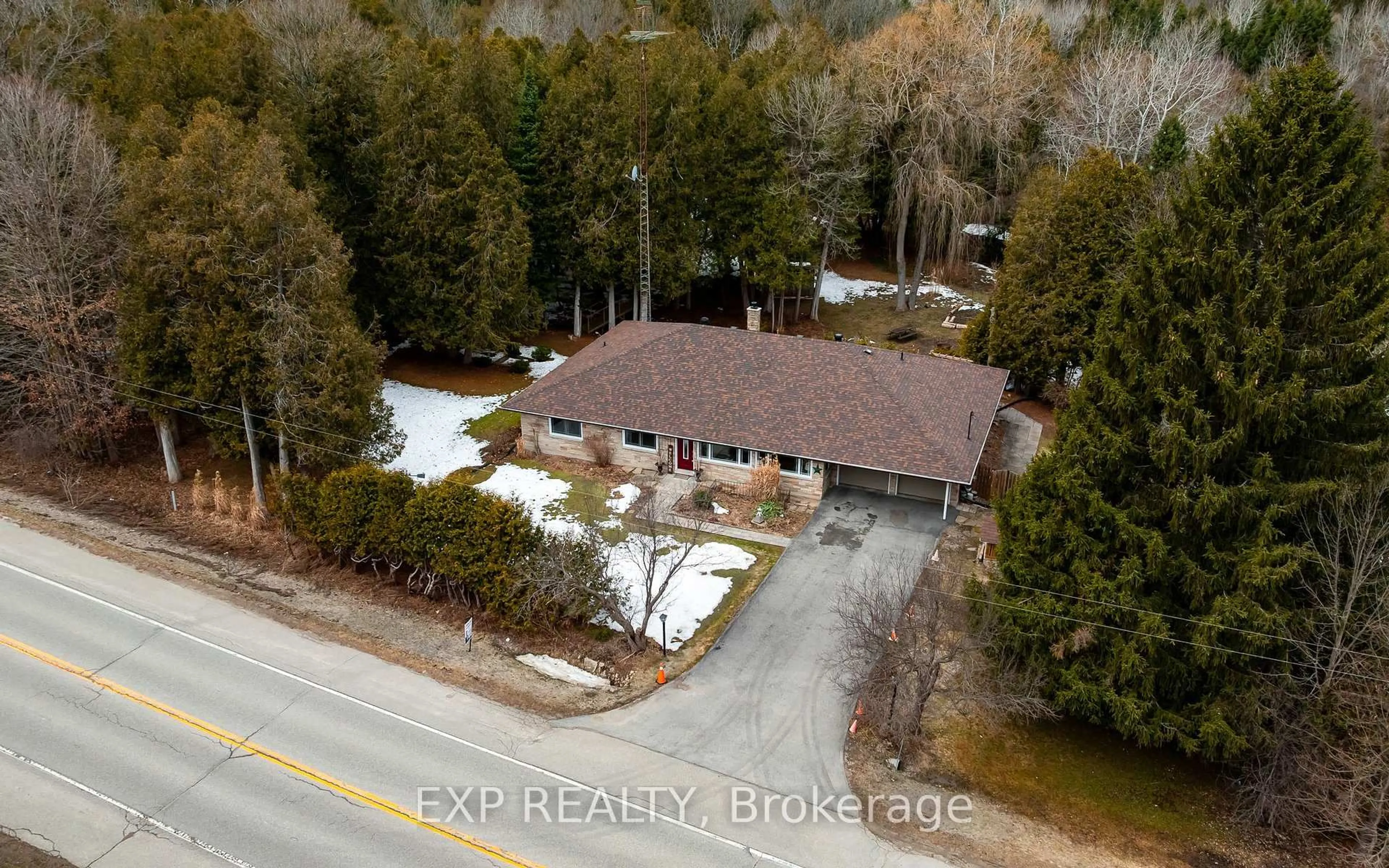 A pic from outside/outdoor area/front of a property/back of a property/a pic from drone, street for 307073 Hockley Rd, Mono Ontario L9W 6M8