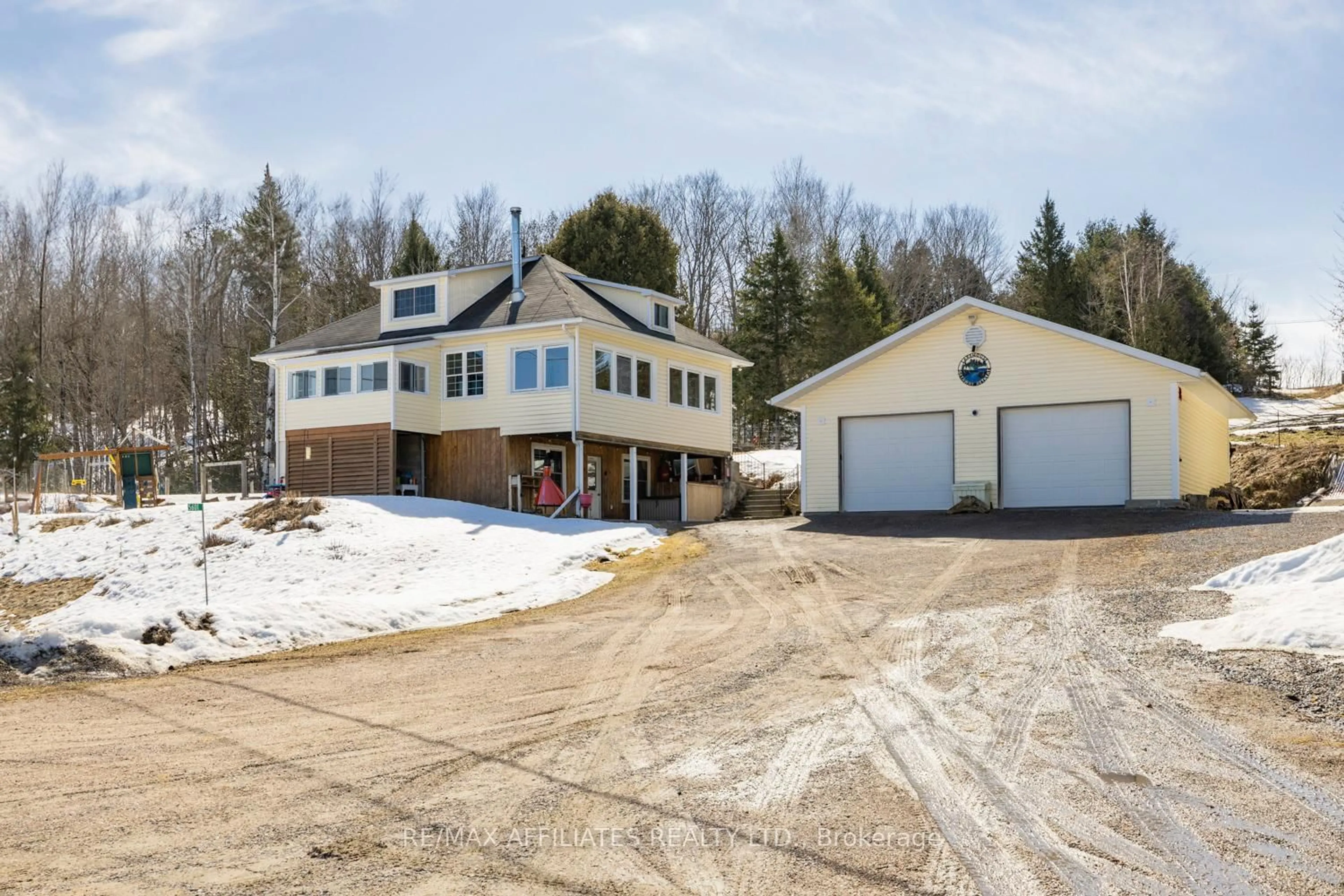 Indoor garage for 5601 Centennial Lake Rd, Griffith Ontario K0J 2R0