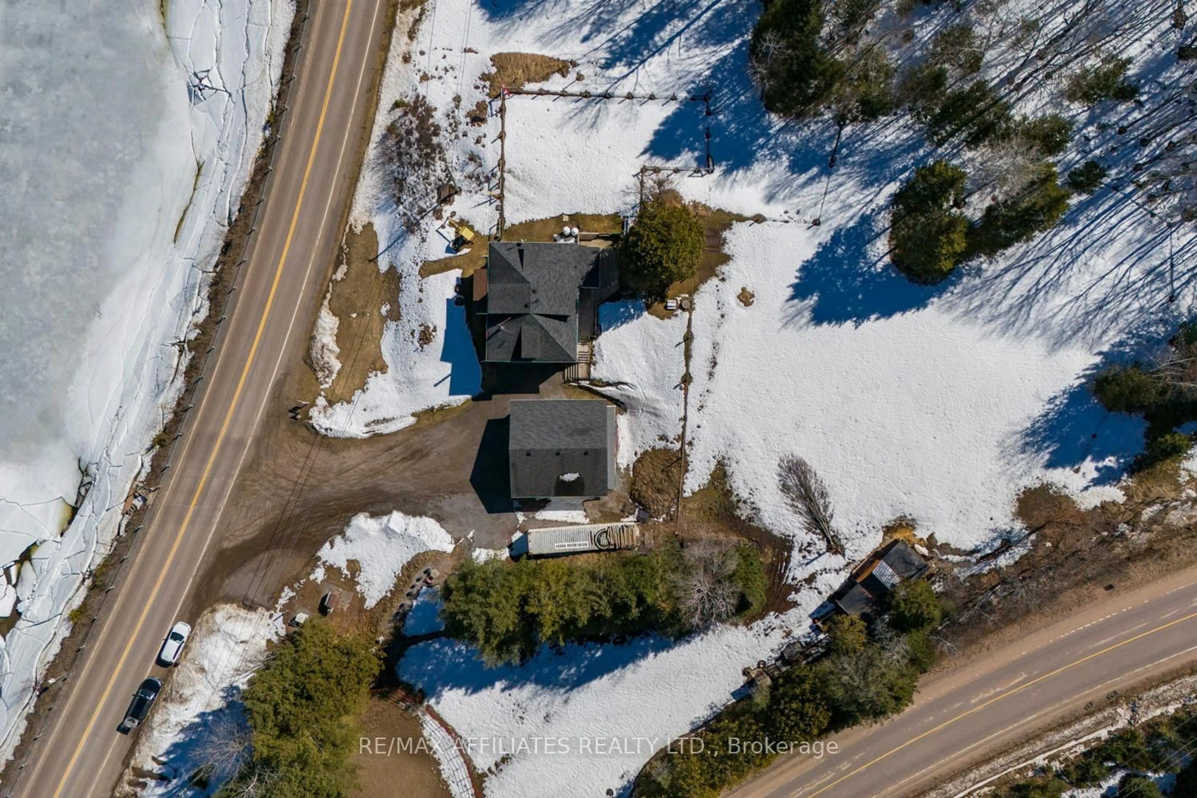 A pic from outside/outdoor area/front of a property/back of a property/a pic from drone, street for 5601 Centennial Lake Rd, Griffith Ontario K0J 2R0