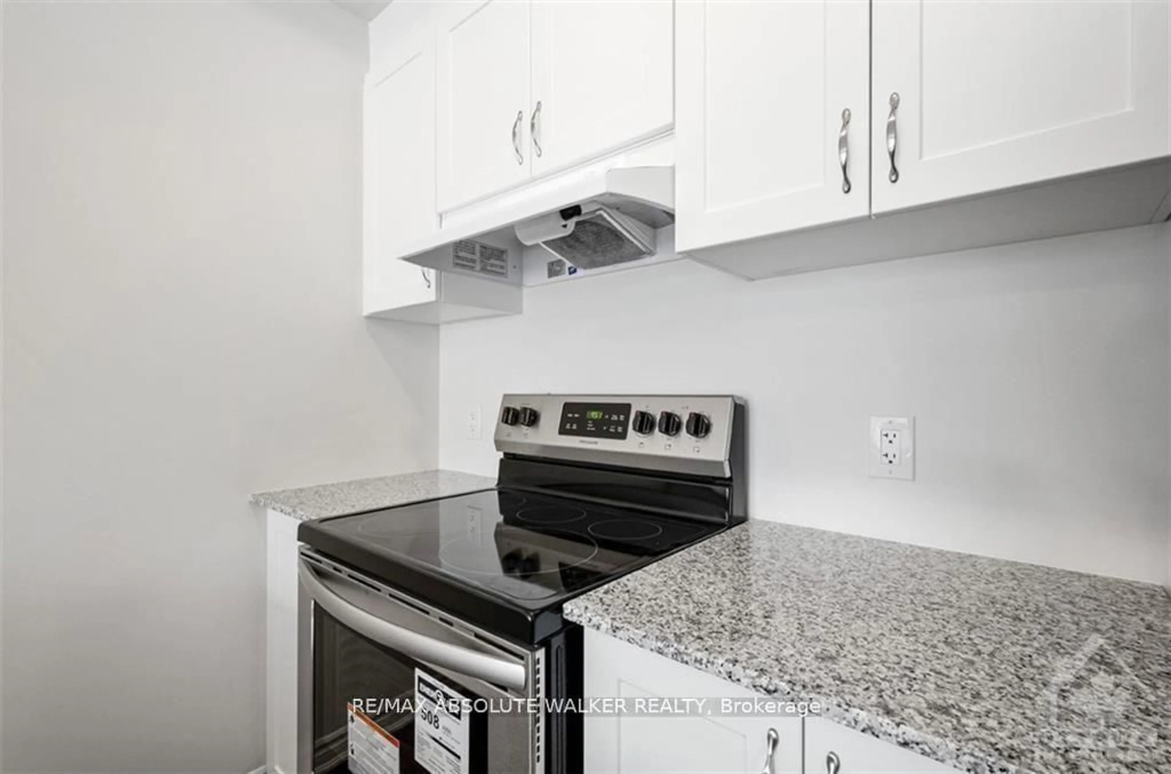 Standard kitchen, unknown for 517 Takamose Private Rd, Ottawa Ontario K1K 5A4