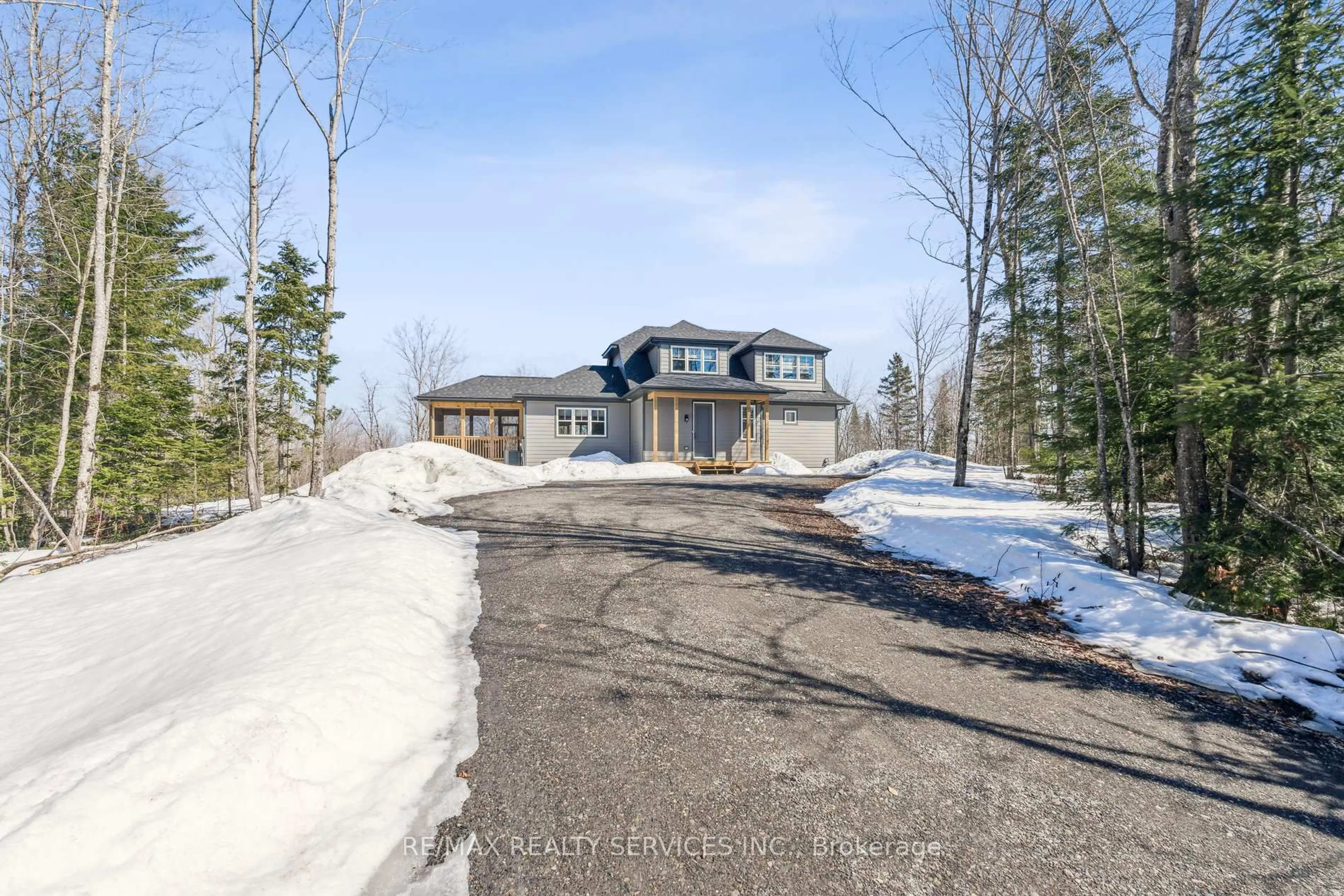 A pic from outside/outdoor area/front of a property/back of a property/a pic from drone, street for 1020 Ridgeline Dr, Lake of Bays Ontario P1H 0K1