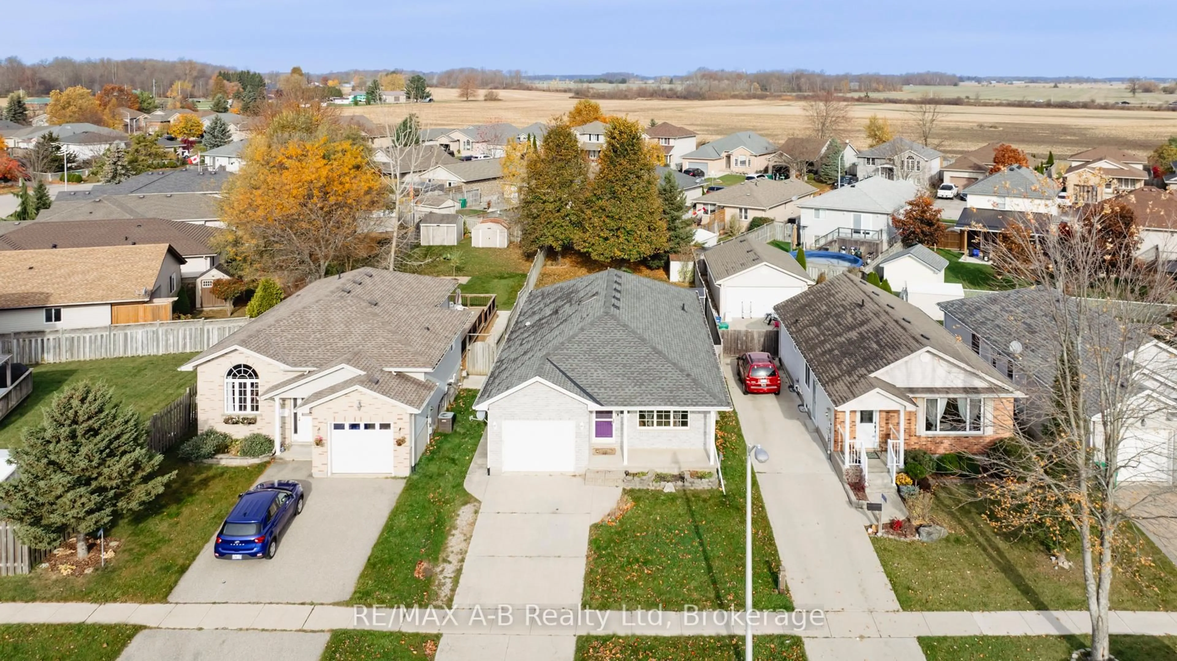 A pic from outside/outdoor area/front of a property/back of a property/a pic from drone, street for 41850 James St, St. Thomas Ontario N5P 4L6