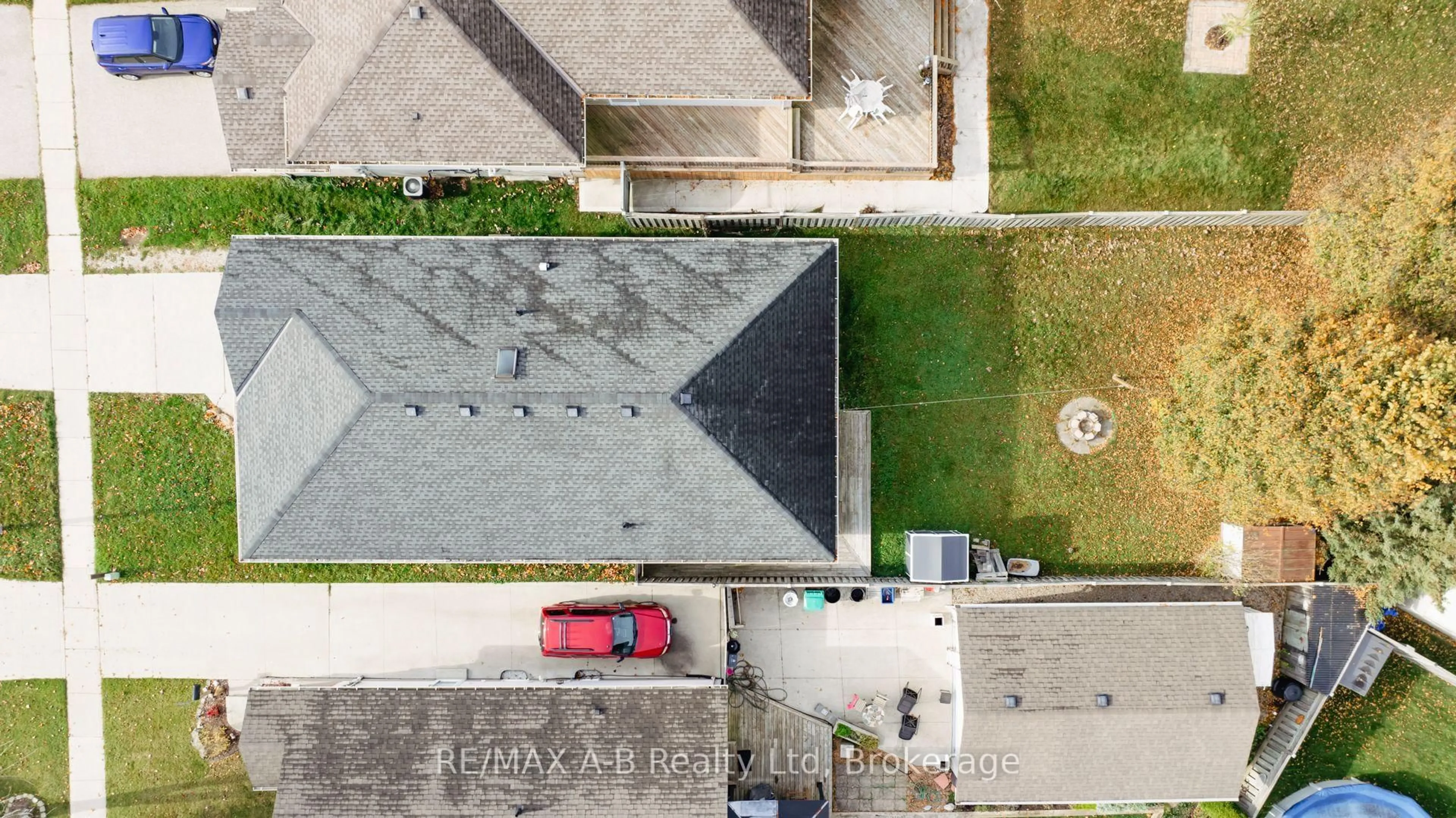 A pic from outside/outdoor area/front of a property/back of a property/a pic from drone, unknown for 41850 James St, St. Thomas Ontario N5P 4L6