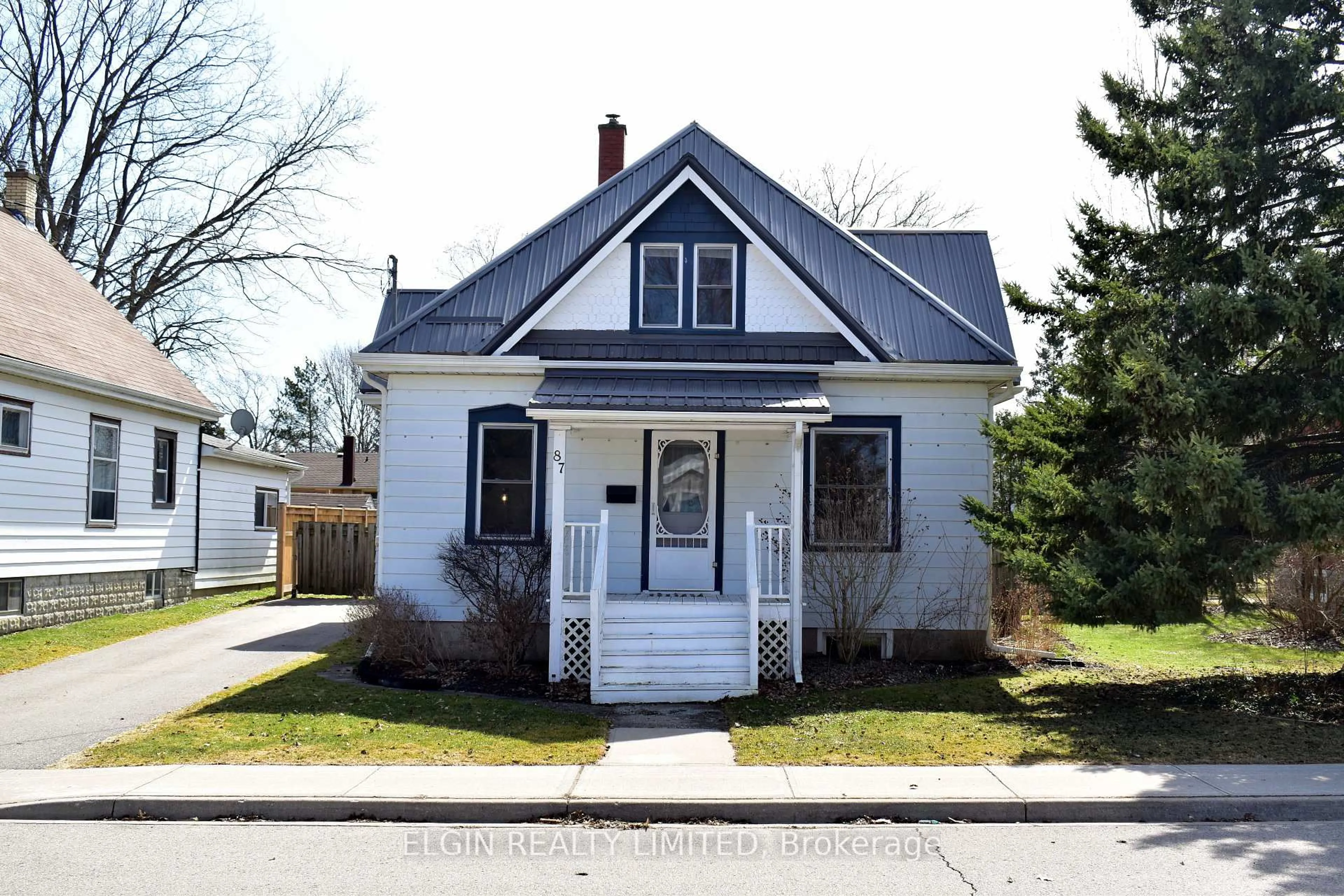 Home with vinyl exterior material, street for 87 Chestnut St, St. Thomas Ontario N5R 2B1