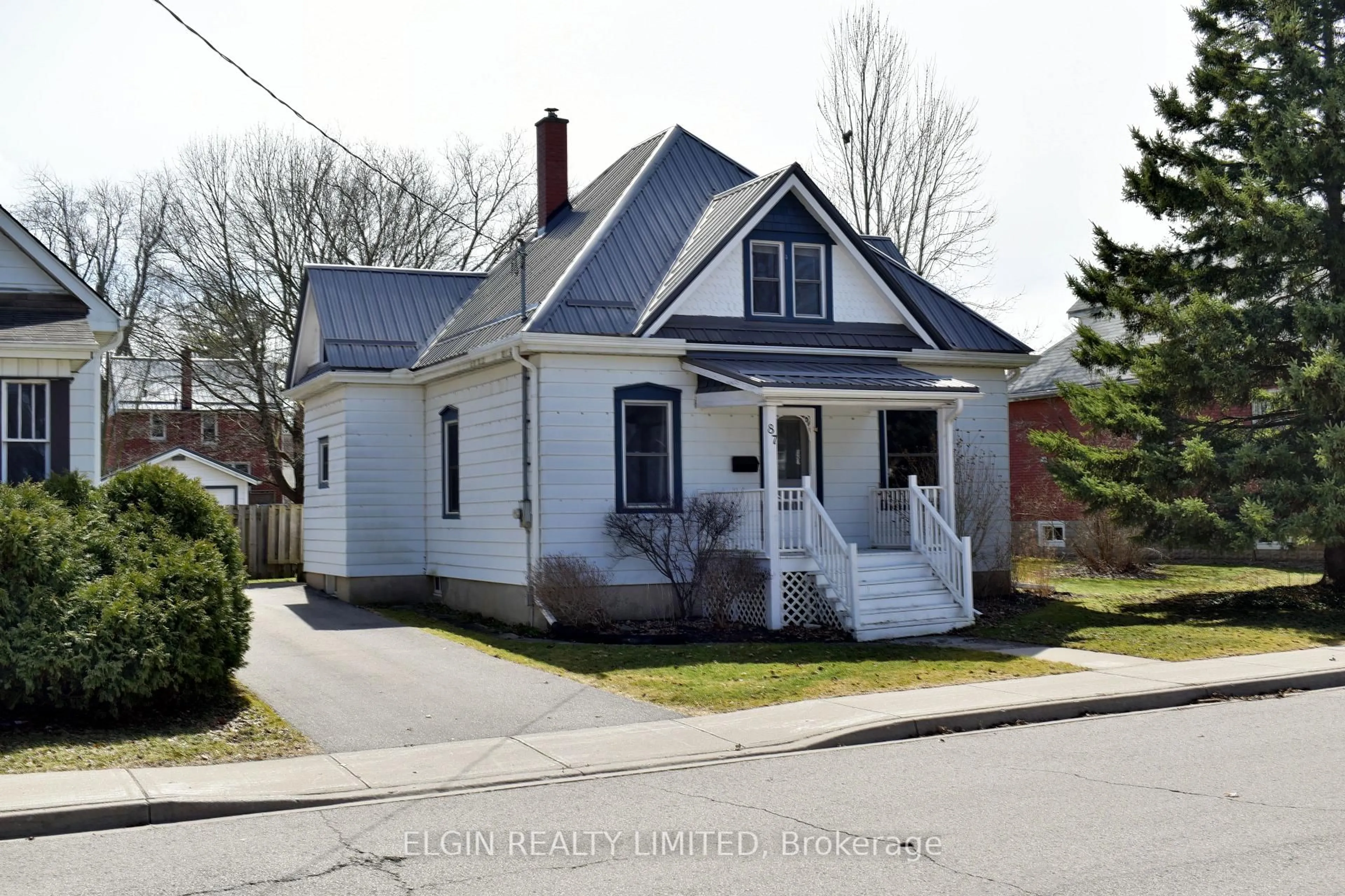 Home with vinyl exterior material, street for 87 Chestnut St, St. Thomas Ontario N5R 2B1